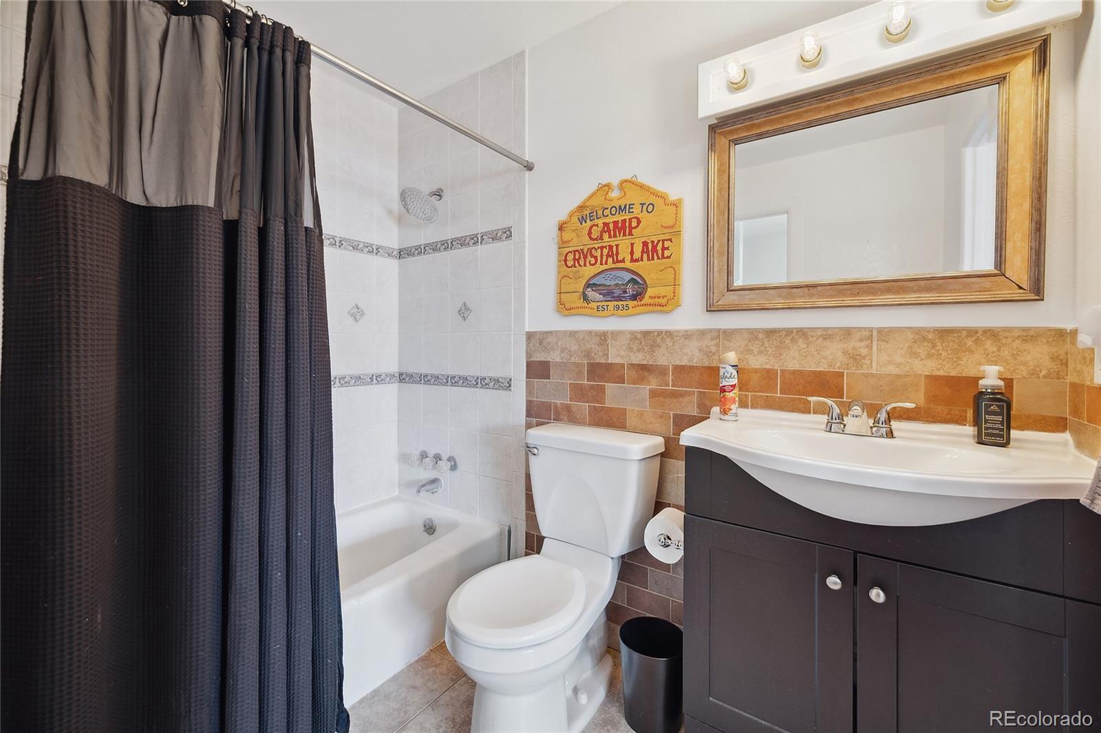 MLS Image #15 for 9019 e oxford drive,denver, Colorado