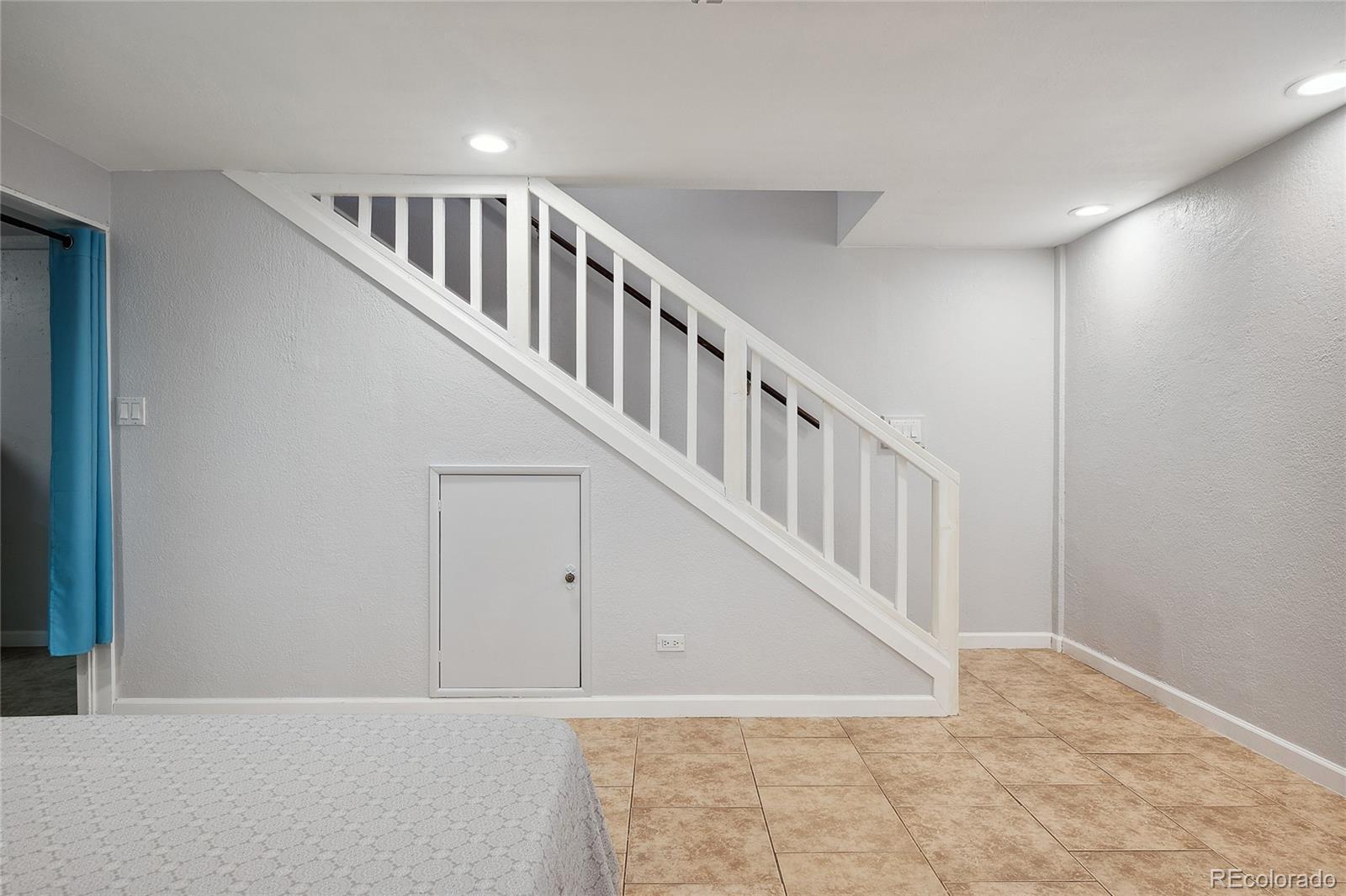 MLS Image #19 for 9019 e oxford drive,denver, Colorado