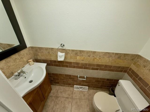MLS Image #9 for 9019 e oxford drive,denver, Colorado