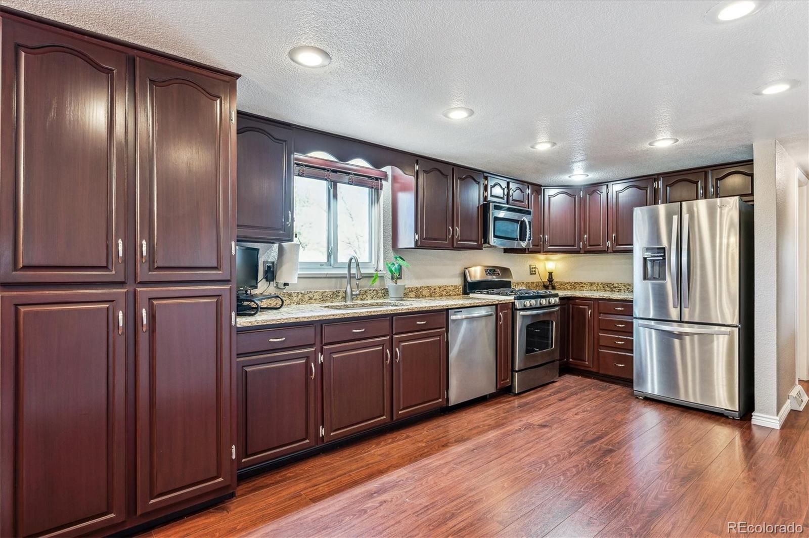 MLS Image #6 for 979 s johnson way,lakewood, Colorado