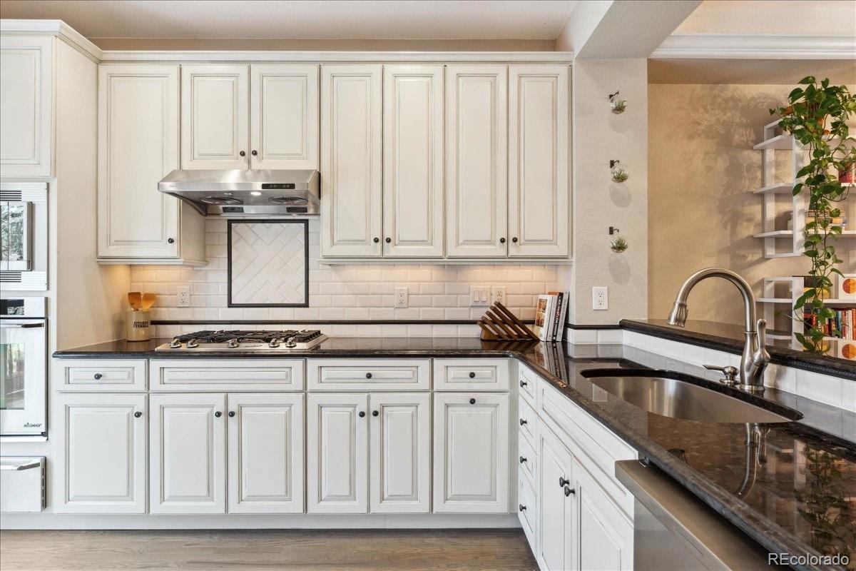 MLS Image #9 for 2660 s university boulevard,denver, Colorado