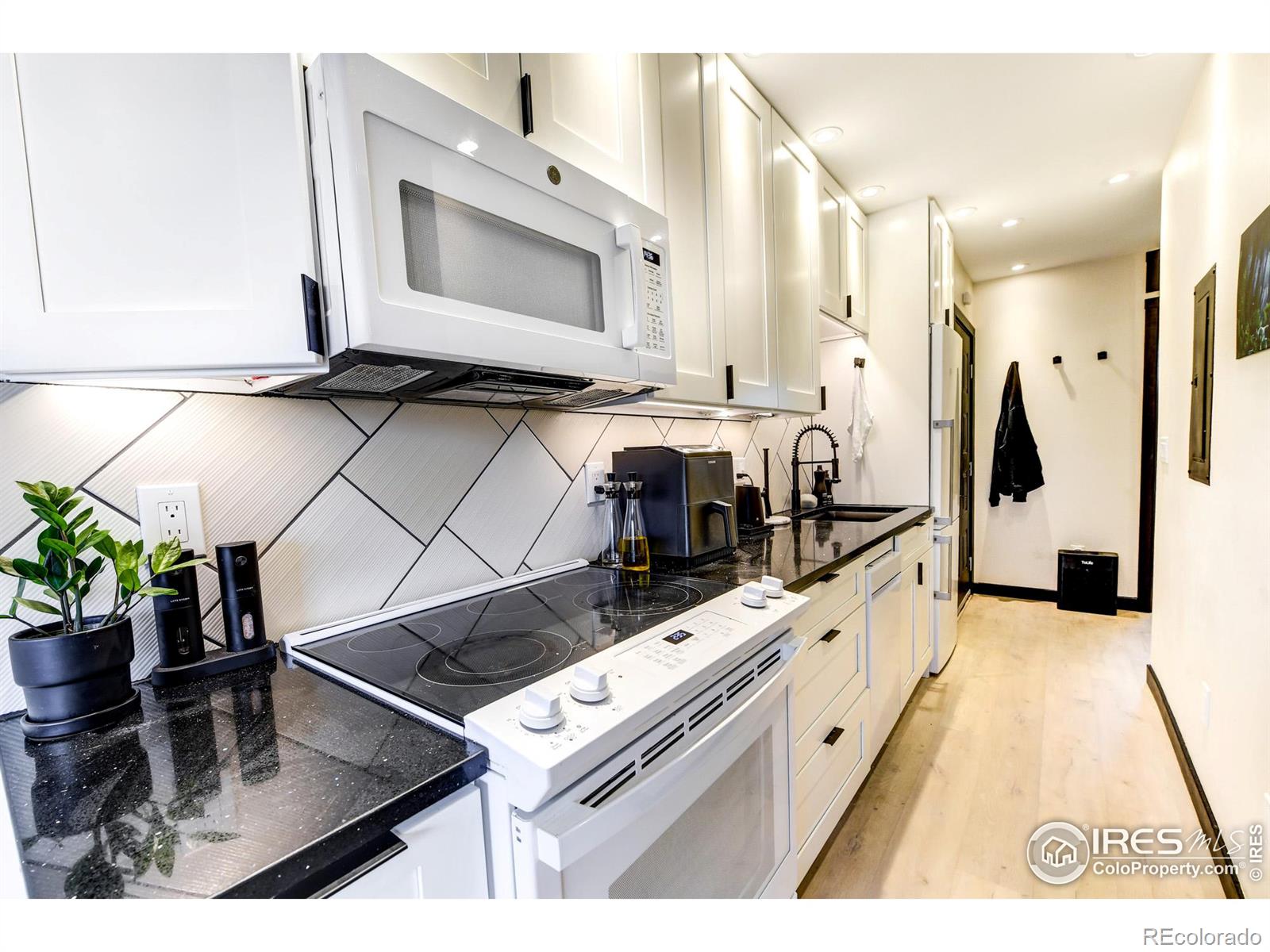 MLS Image #4 for 1800  pearl street,boulder, Colorado