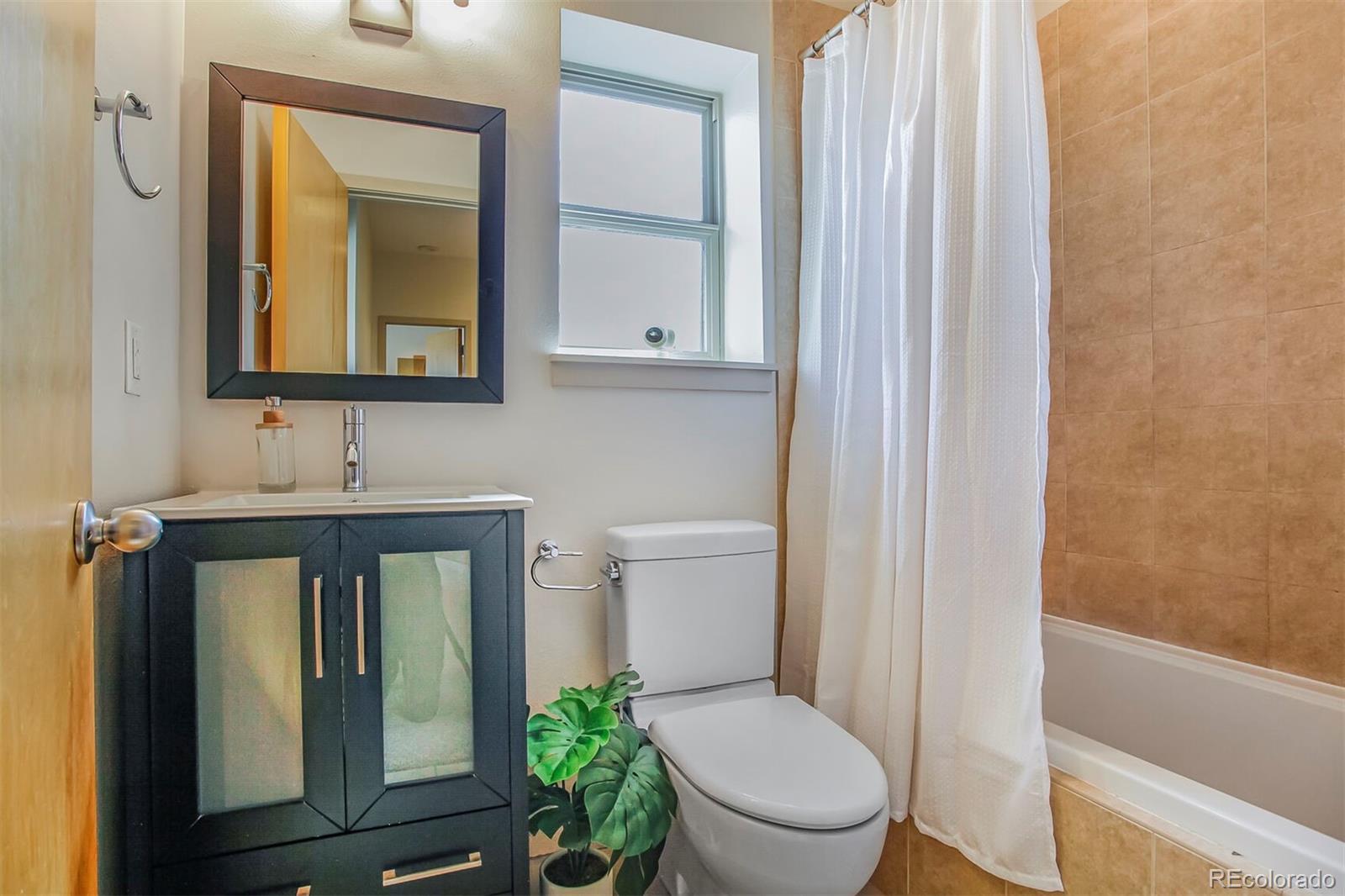 MLS Image #20 for 1632 n gilpin street,denver, Colorado