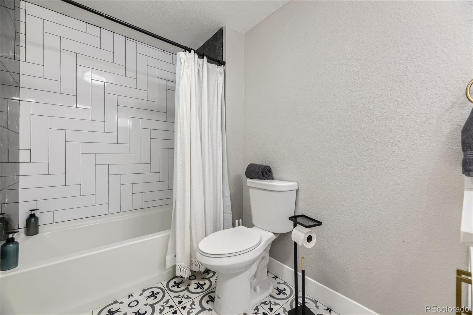 MLS Image #15 for 8340 w 70th avenue,arvada, Colorado