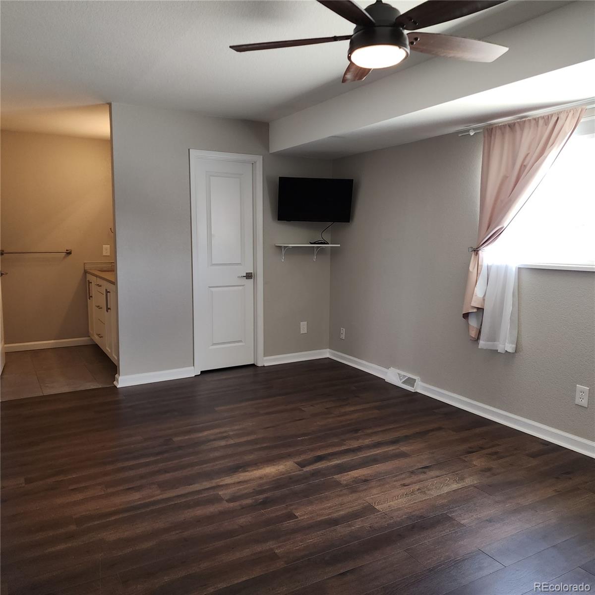 MLS Image #12 for 9017 e oxford drive,denver, Colorado