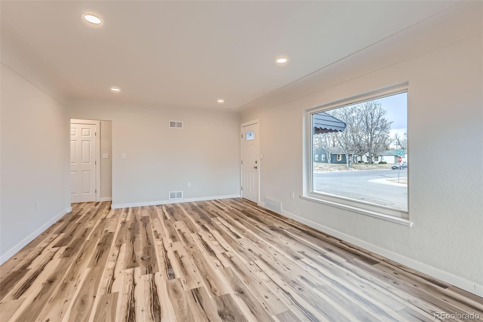 MLS Image #4 for 9295 e 12th avenue,aurora, Colorado