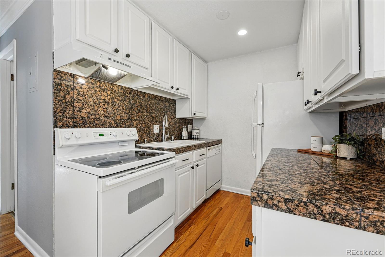 MLS Image #5 for 1242  gaylord street 101,denver, Colorado