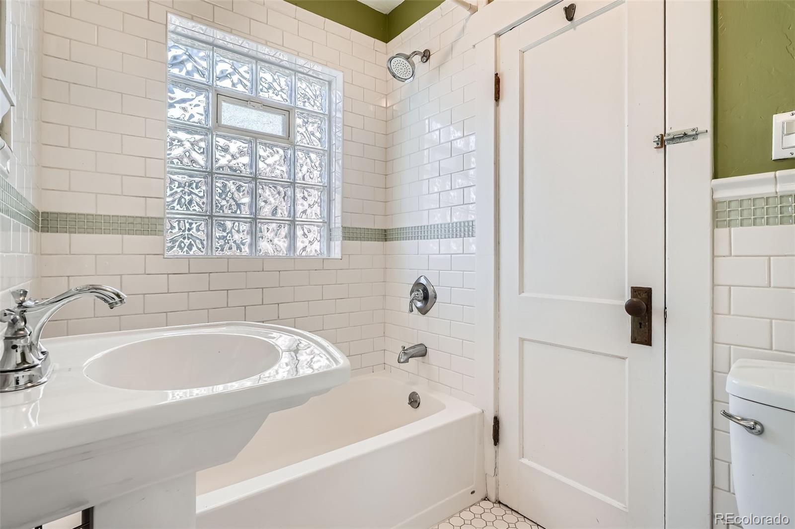 MLS Image #11 for 2050 s lincoln street,denver, Colorado