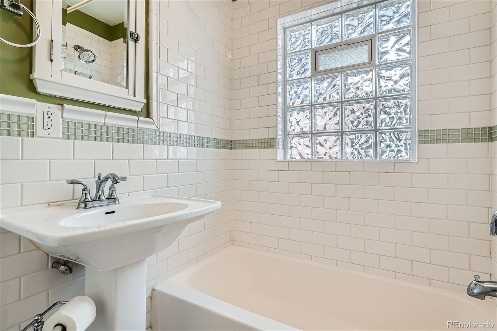 MLS Image #12 for 2050 s lincoln street,denver, Colorado