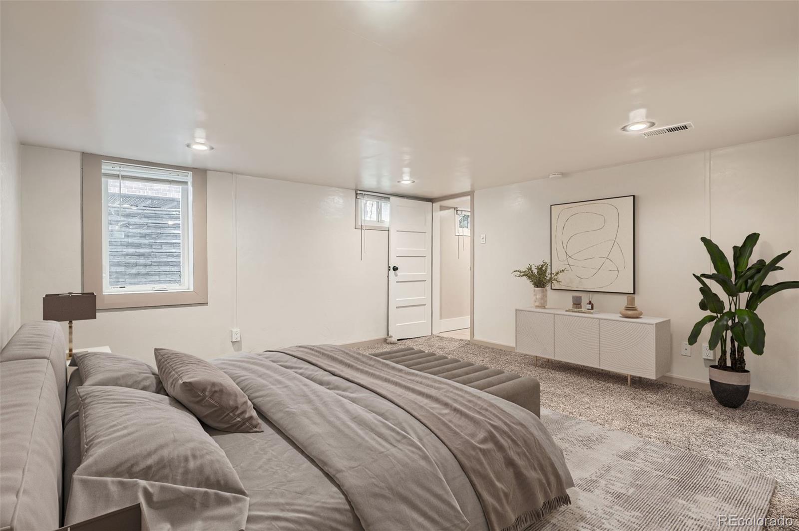 MLS Image #16 for 2050 s lincoln street,denver, Colorado