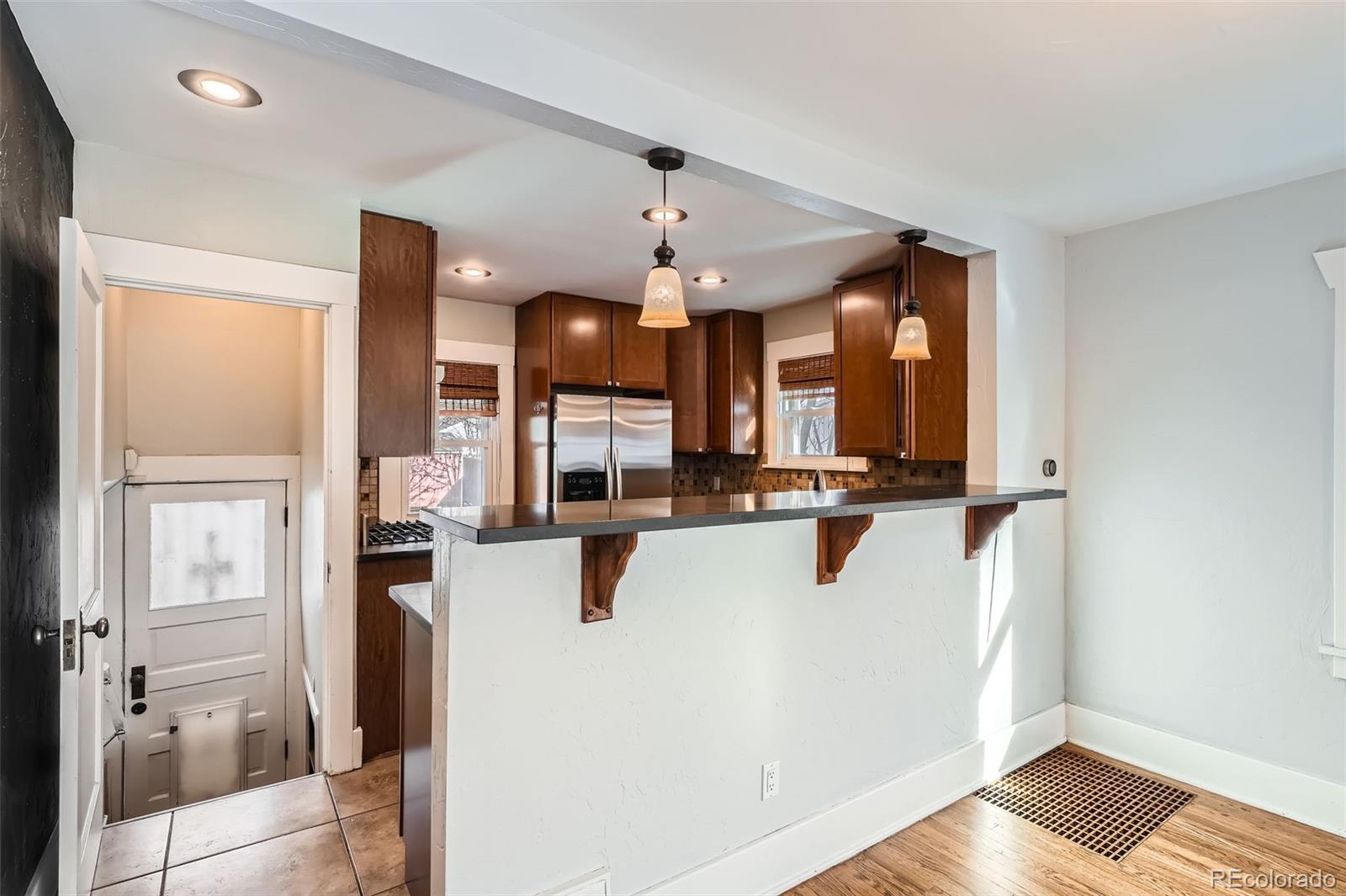 MLS Image #7 for 2050 s lincoln street,denver, Colorado