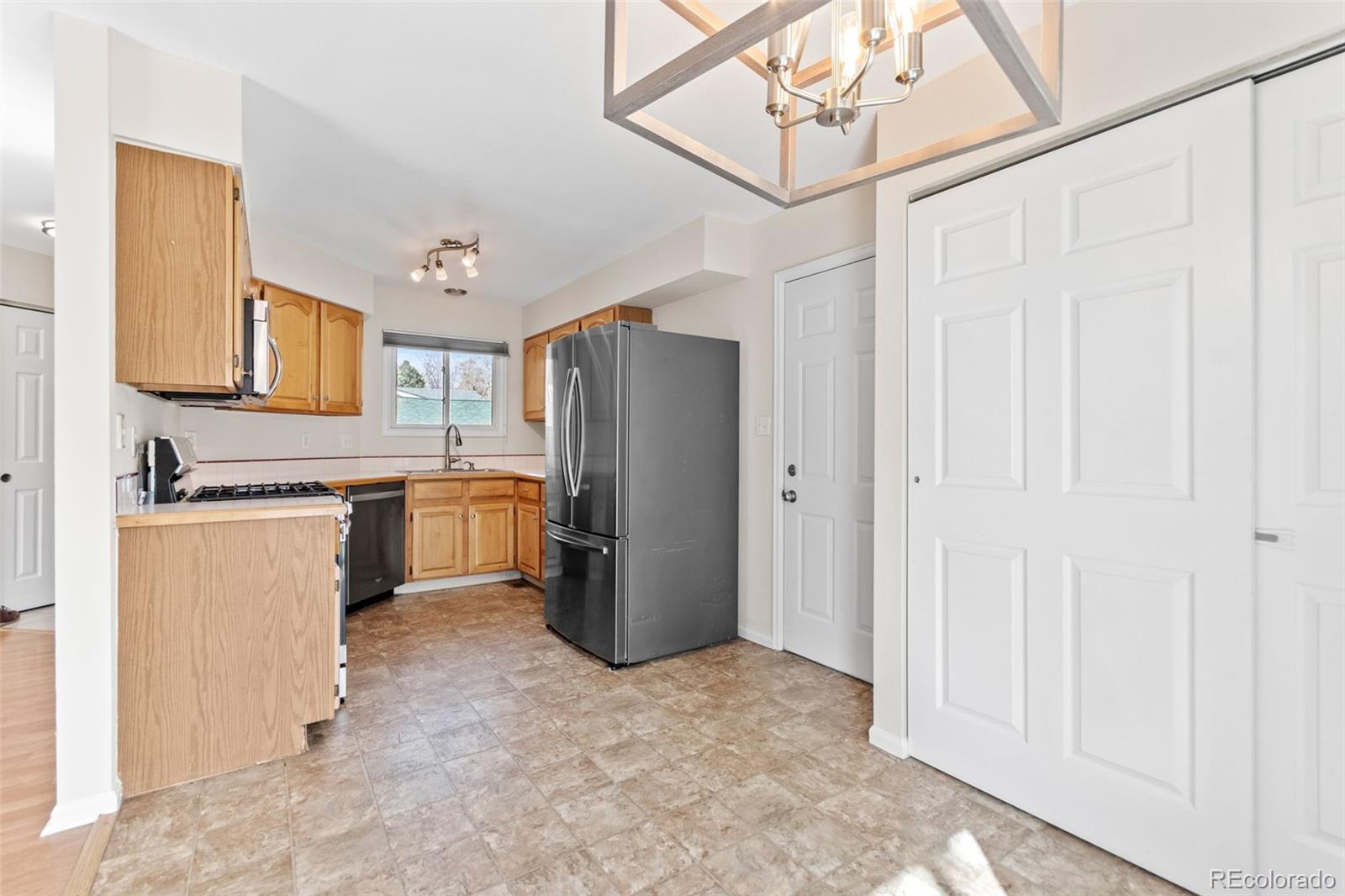 MLS Image #11 for 3355 s emerson street,englewood, Colorado