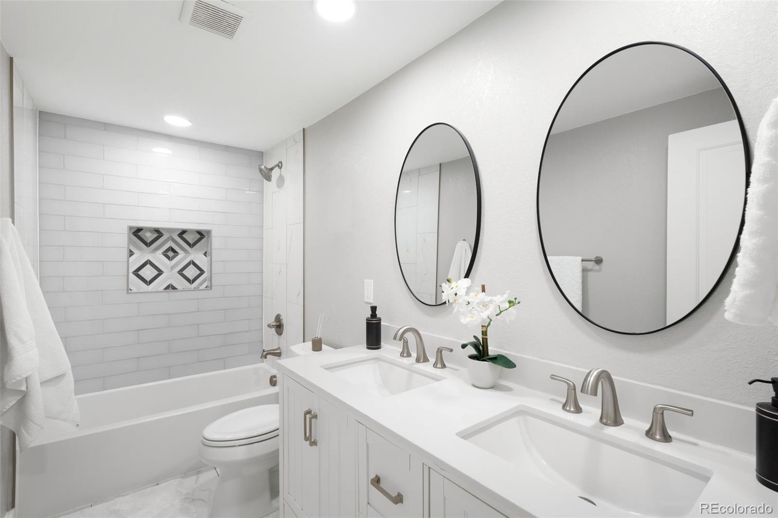 MLS Image #11 for 2839  ivanhoe street,denver, Colorado