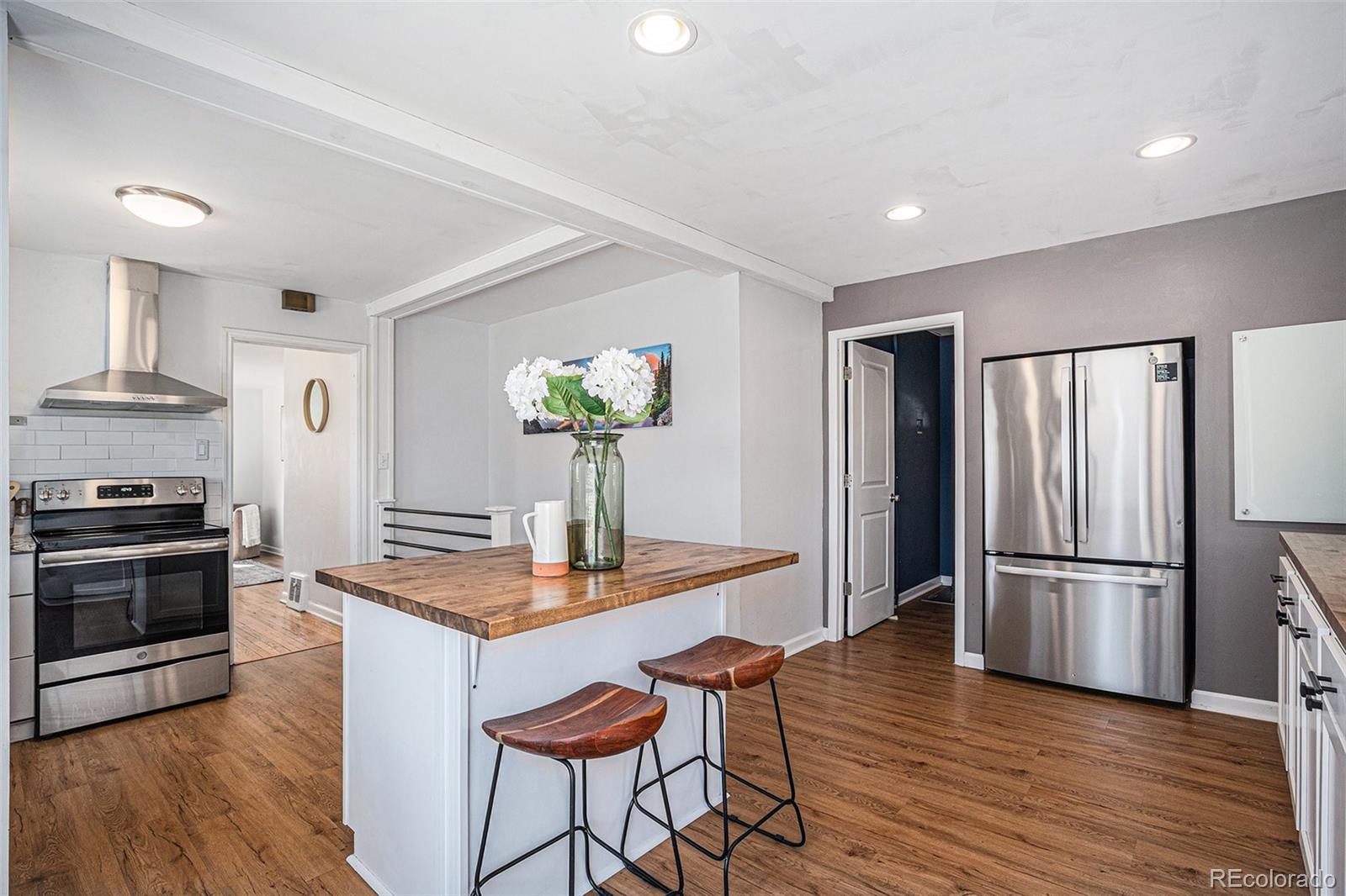 MLS Image #7 for 865 s dale court,denver, Colorado