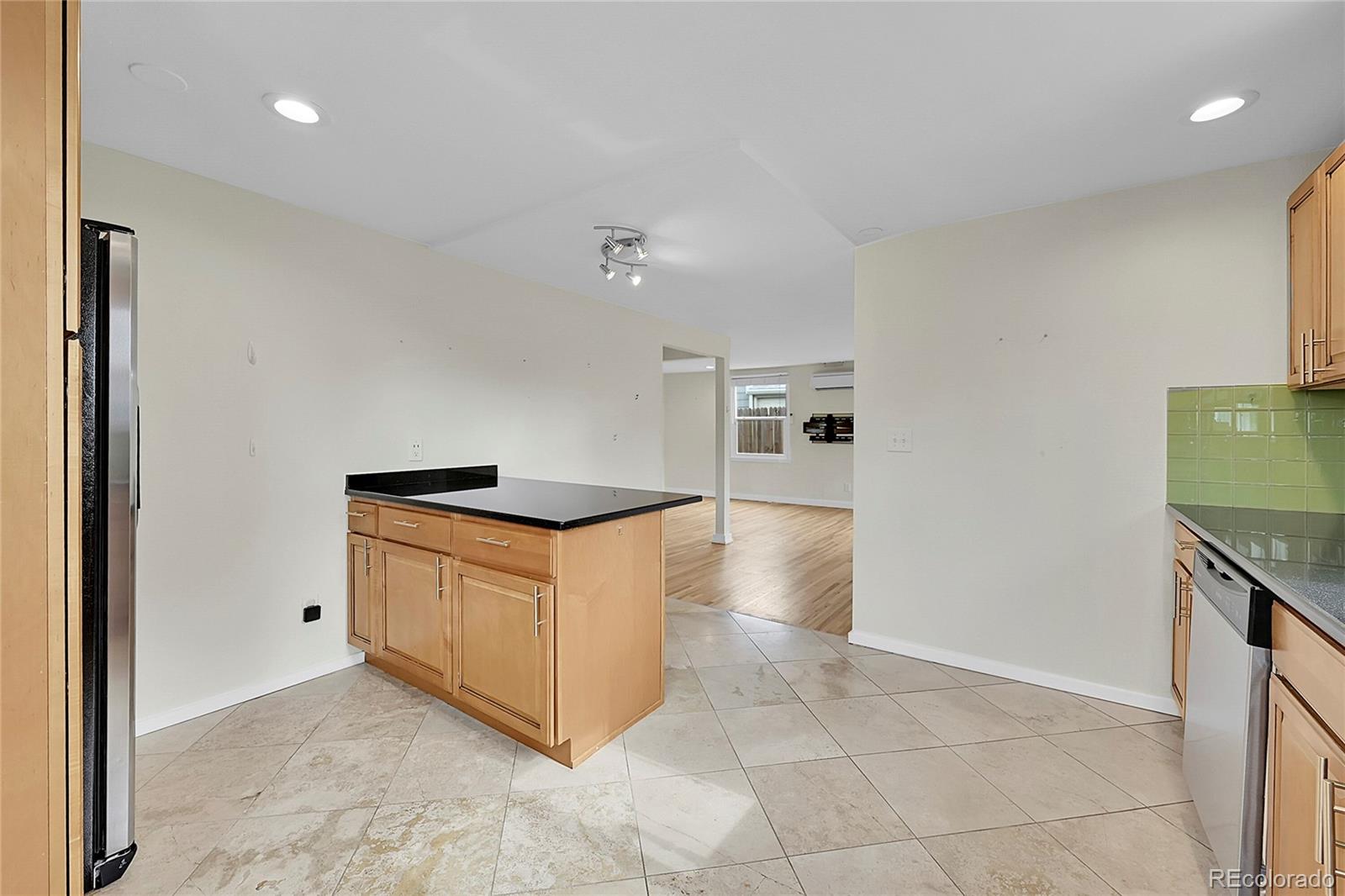 MLS Image #8 for 1720  trenton street,denver, Colorado
