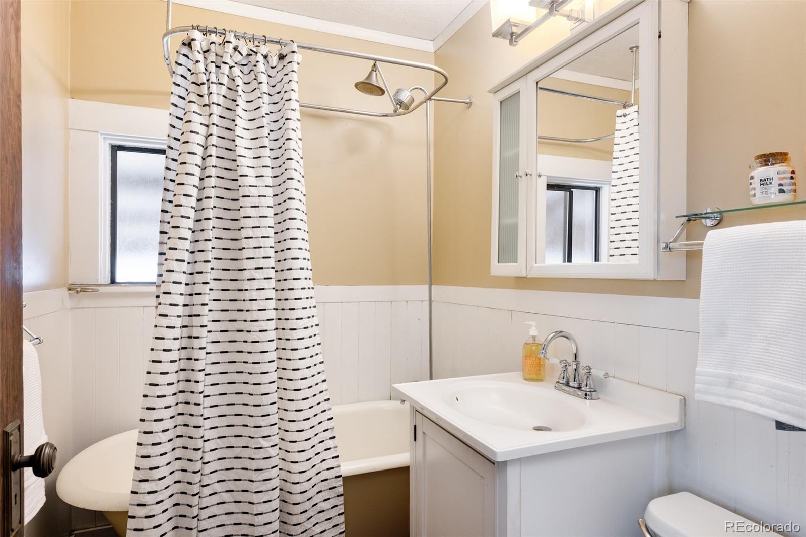 MLS Image #16 for 2050 s lafayette street,denver, Colorado