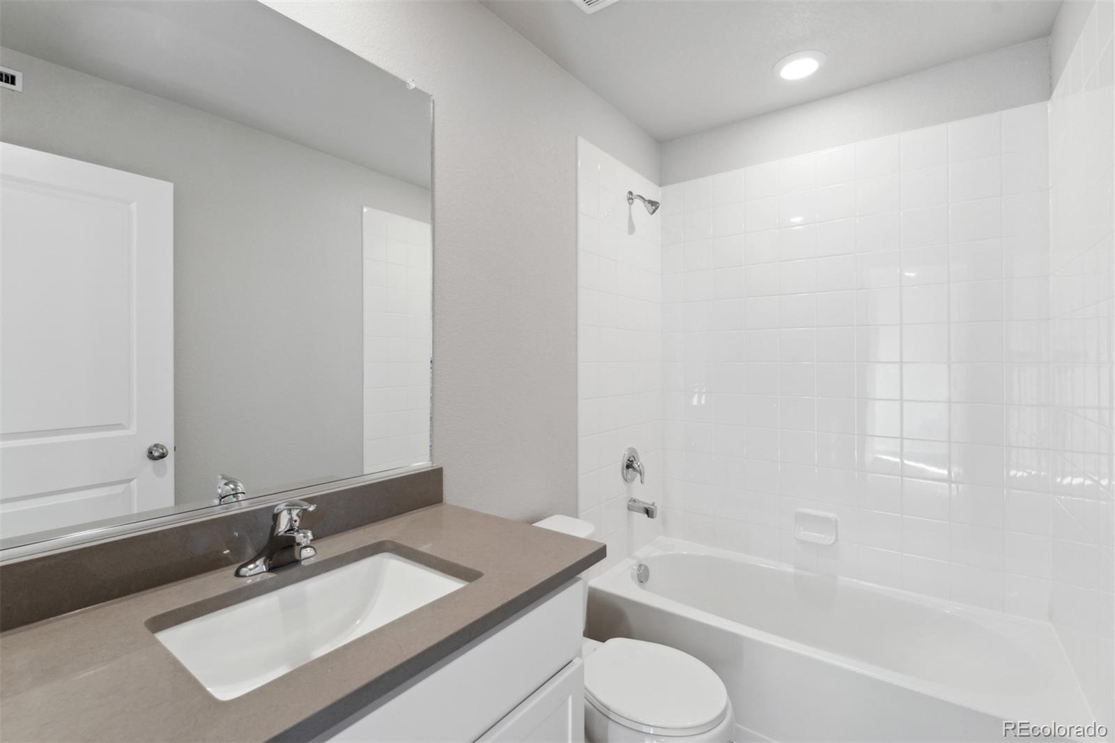 MLS Image #8 for 3004  oxley street,strasburg, Colorado