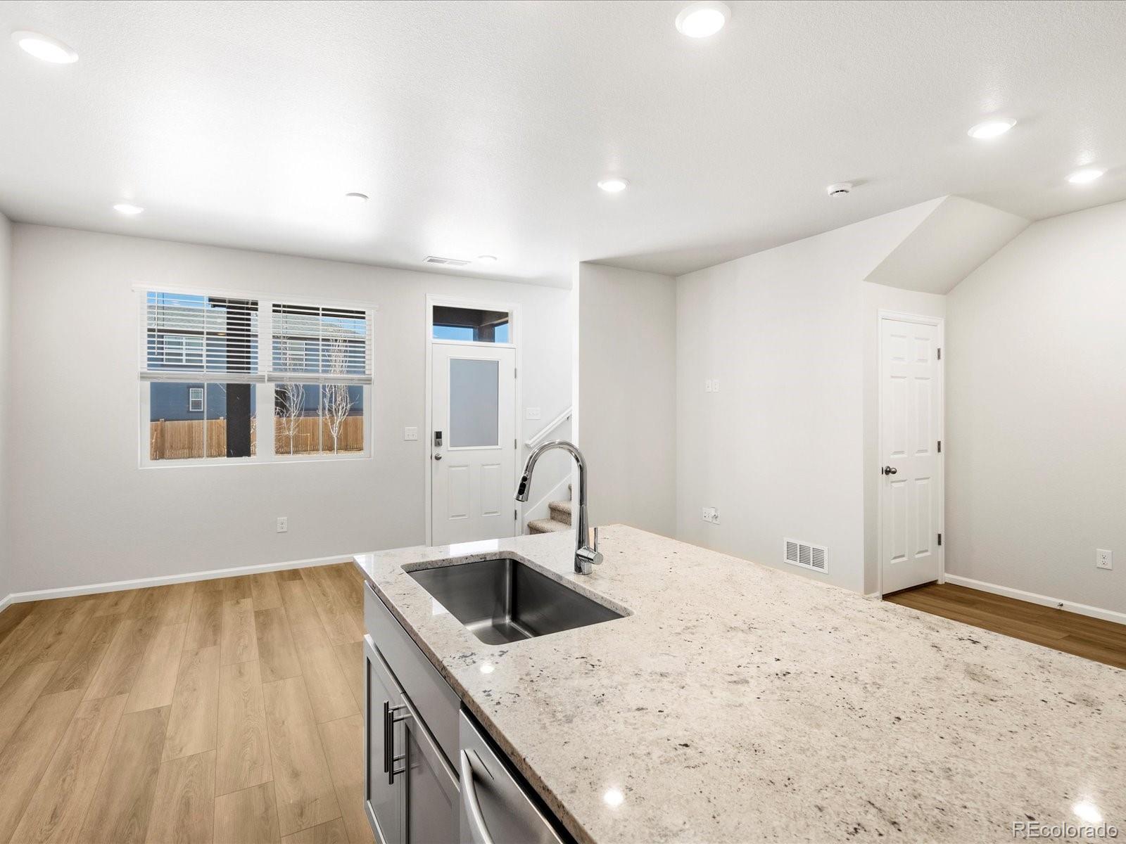 MLS Image #11 for 742 n tempe street,aurora, Colorado
