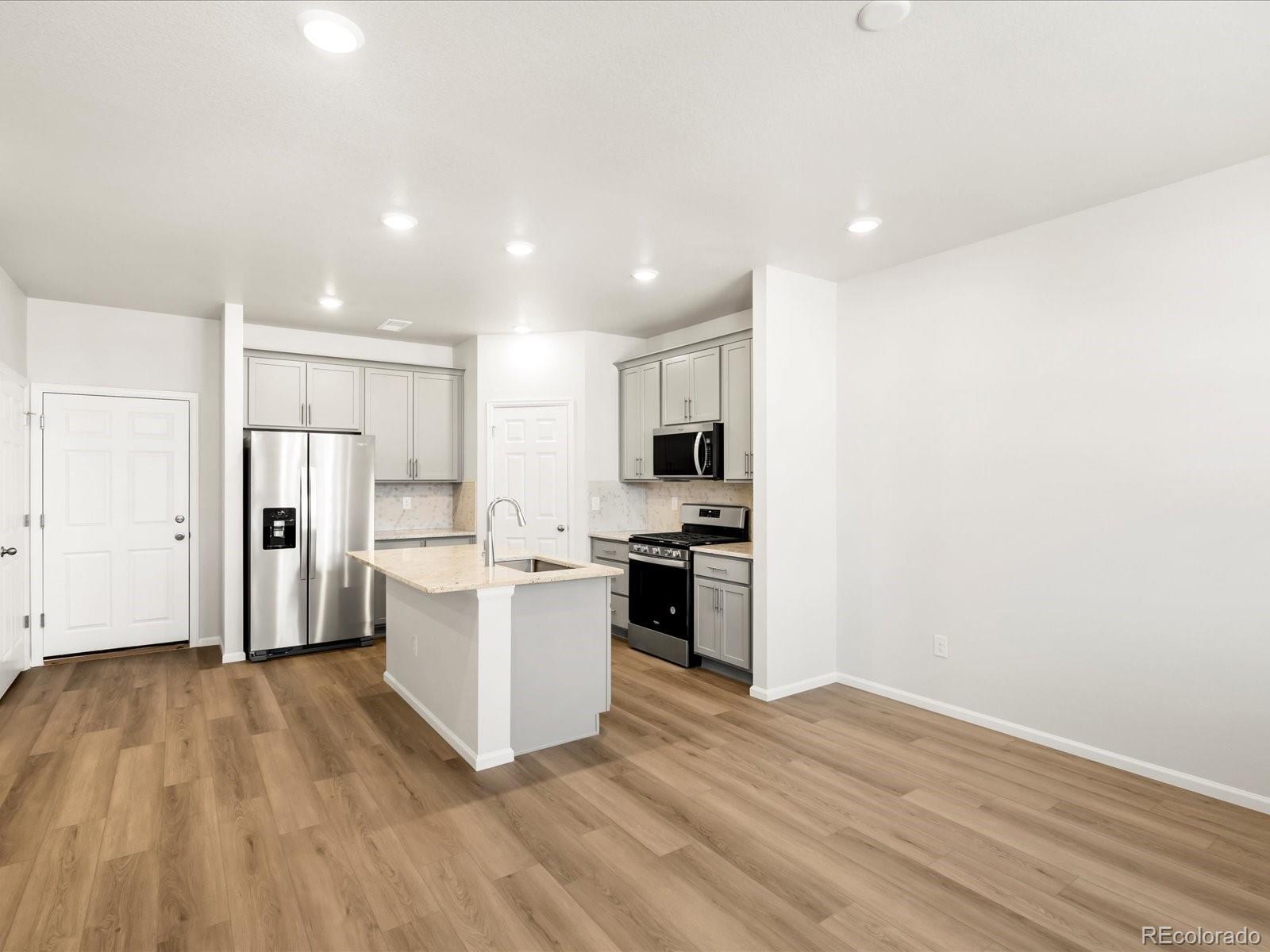 MLS Image #4 for 742 n tempe street,aurora, Colorado