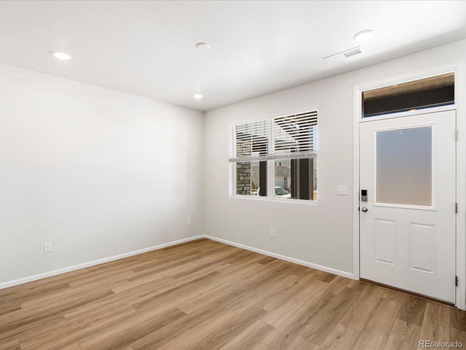 MLS Image #5 for 742 n tempe street,aurora, Colorado