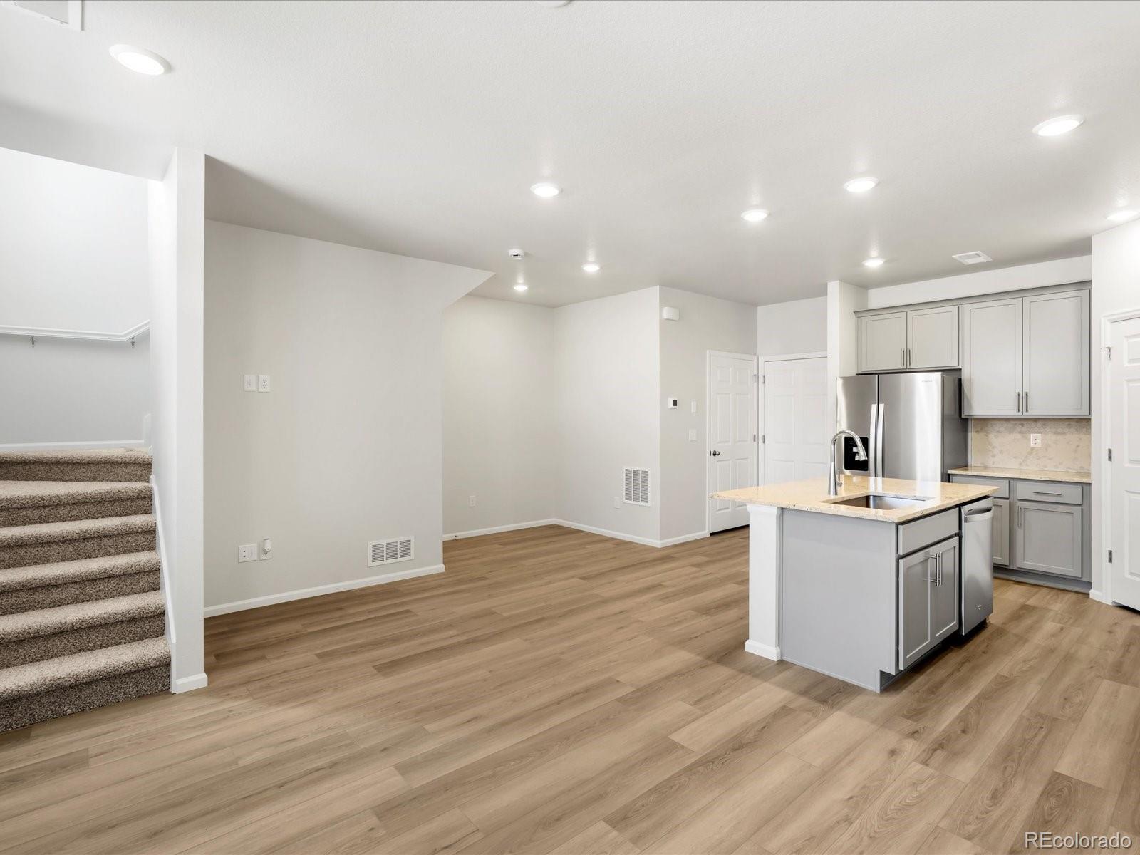 MLS Image #6 for 742 n tempe street,aurora, Colorado