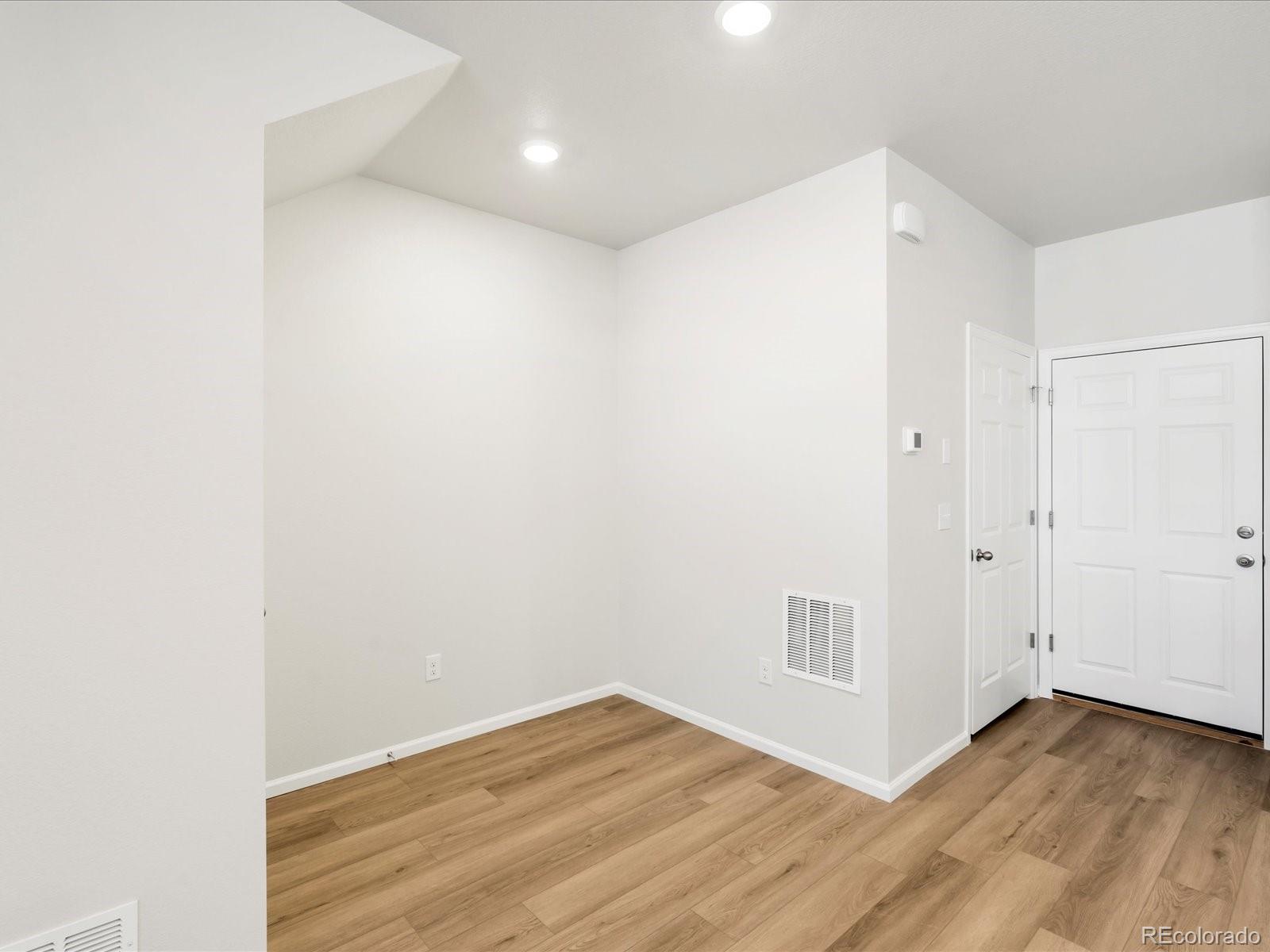 MLS Image #7 for 742 n tempe street,aurora, Colorado