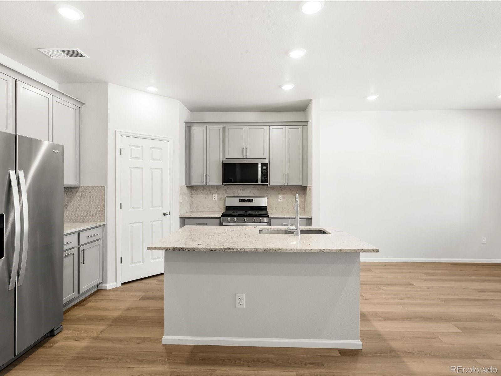 MLS Image #8 for 742 n tempe street,aurora, Colorado