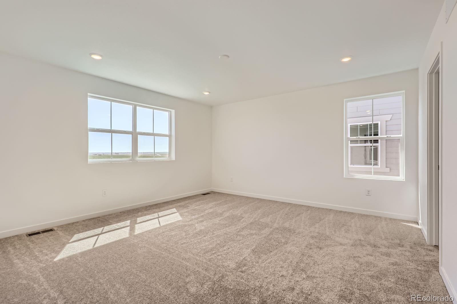 MLS Image #6 for 710 n deer park,watkins, Colorado