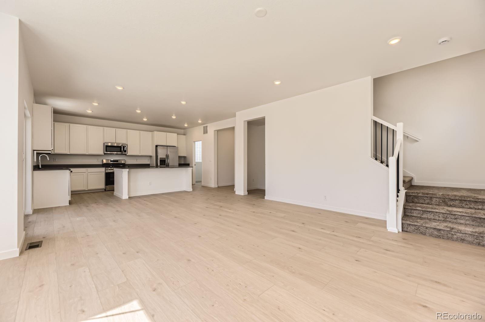MLS Image #2 for 718 n clubview street,watkins, Colorado