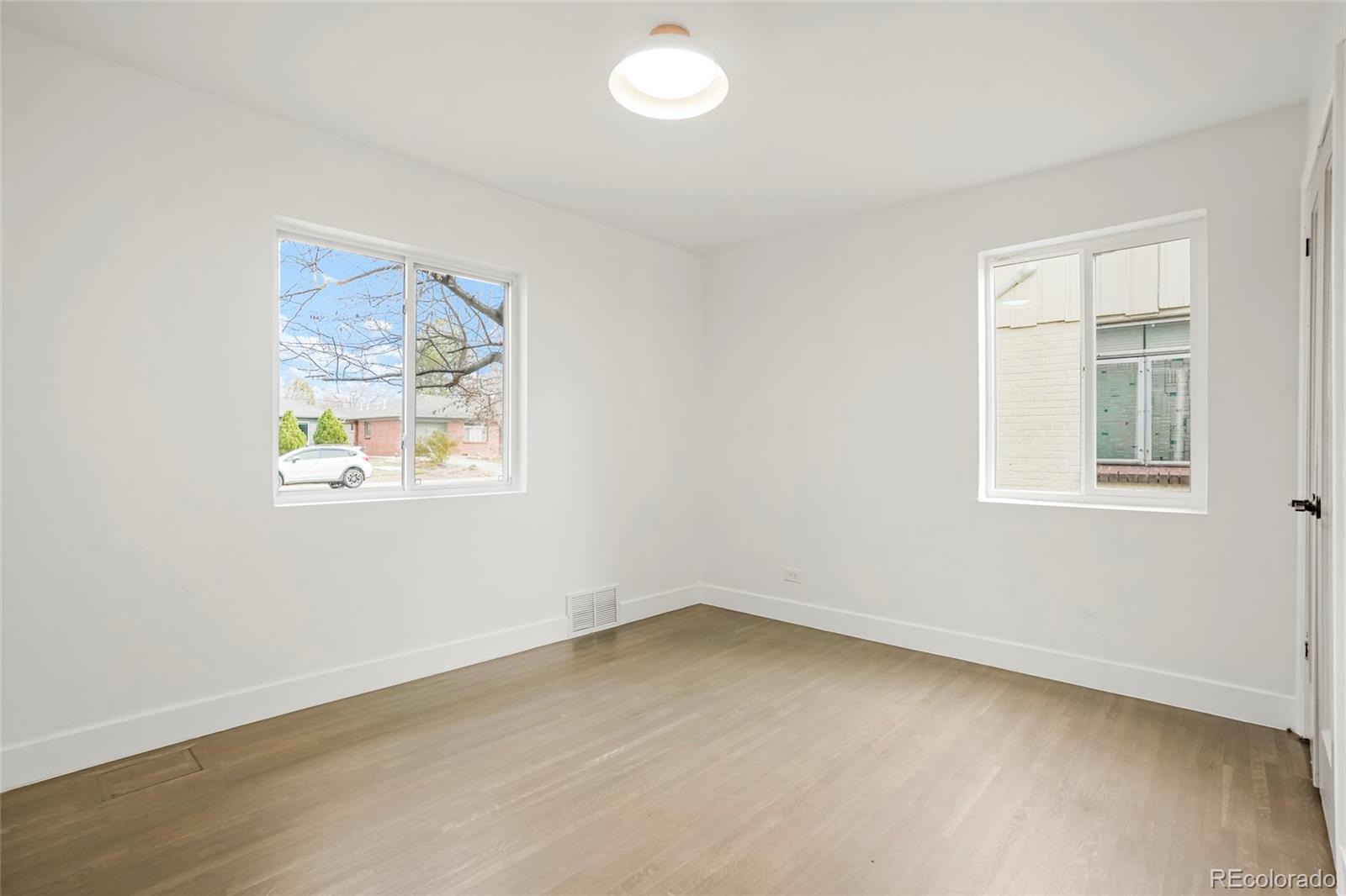 MLS Image #13 for 211  newport street,denver, Colorado