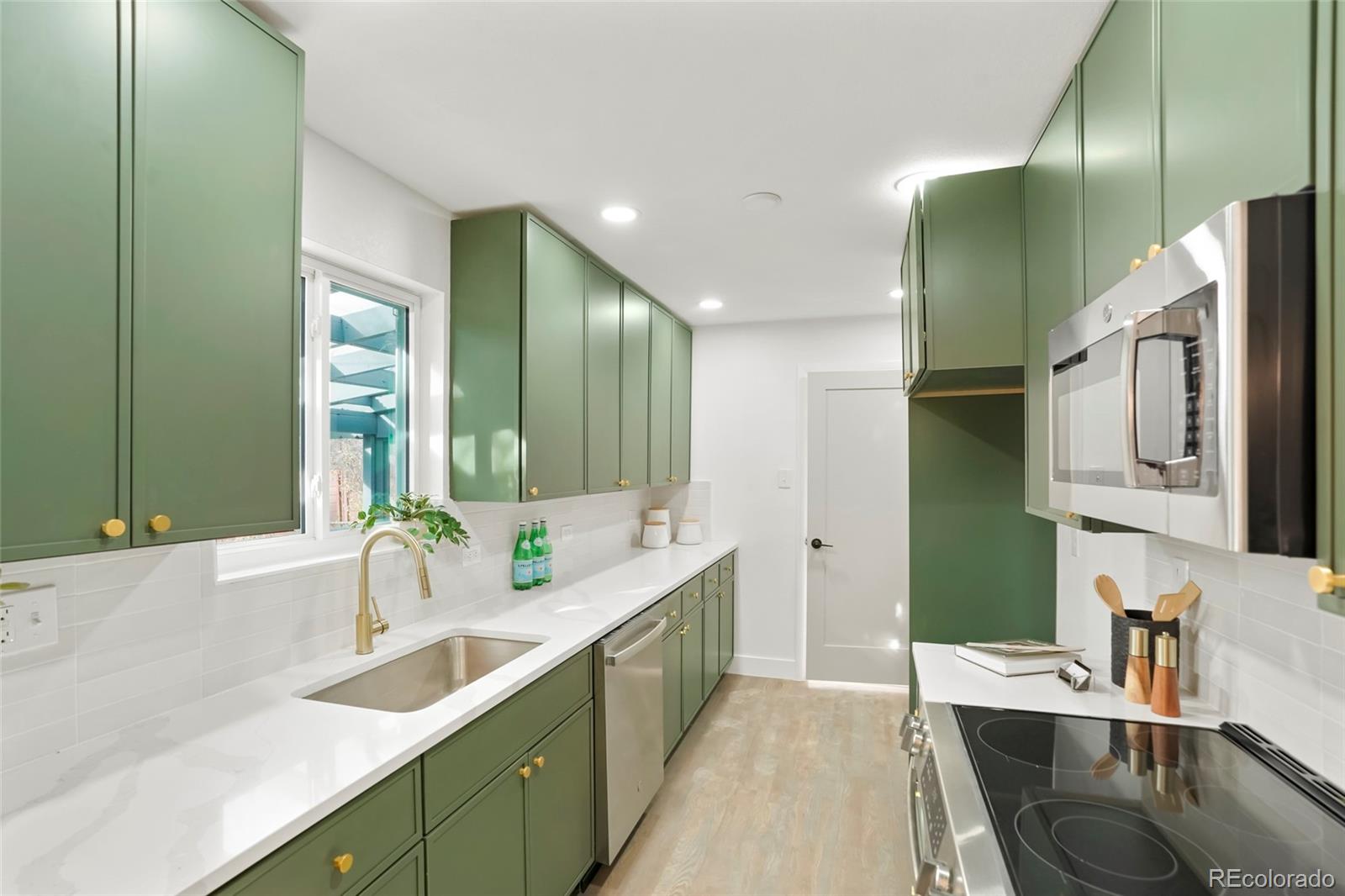 MLS Image #8 for 211  newport street,denver, Colorado