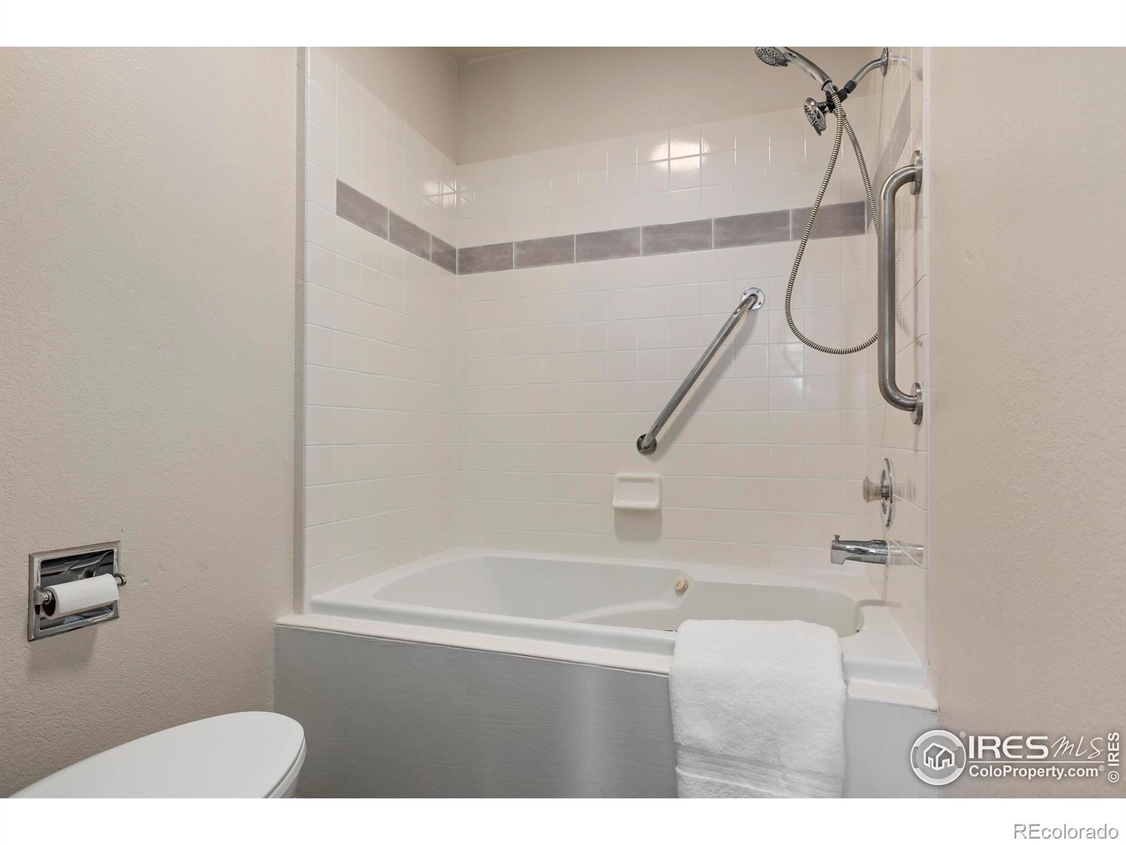 MLS Image #30 for 725  peregrine run,fort collins, Colorado