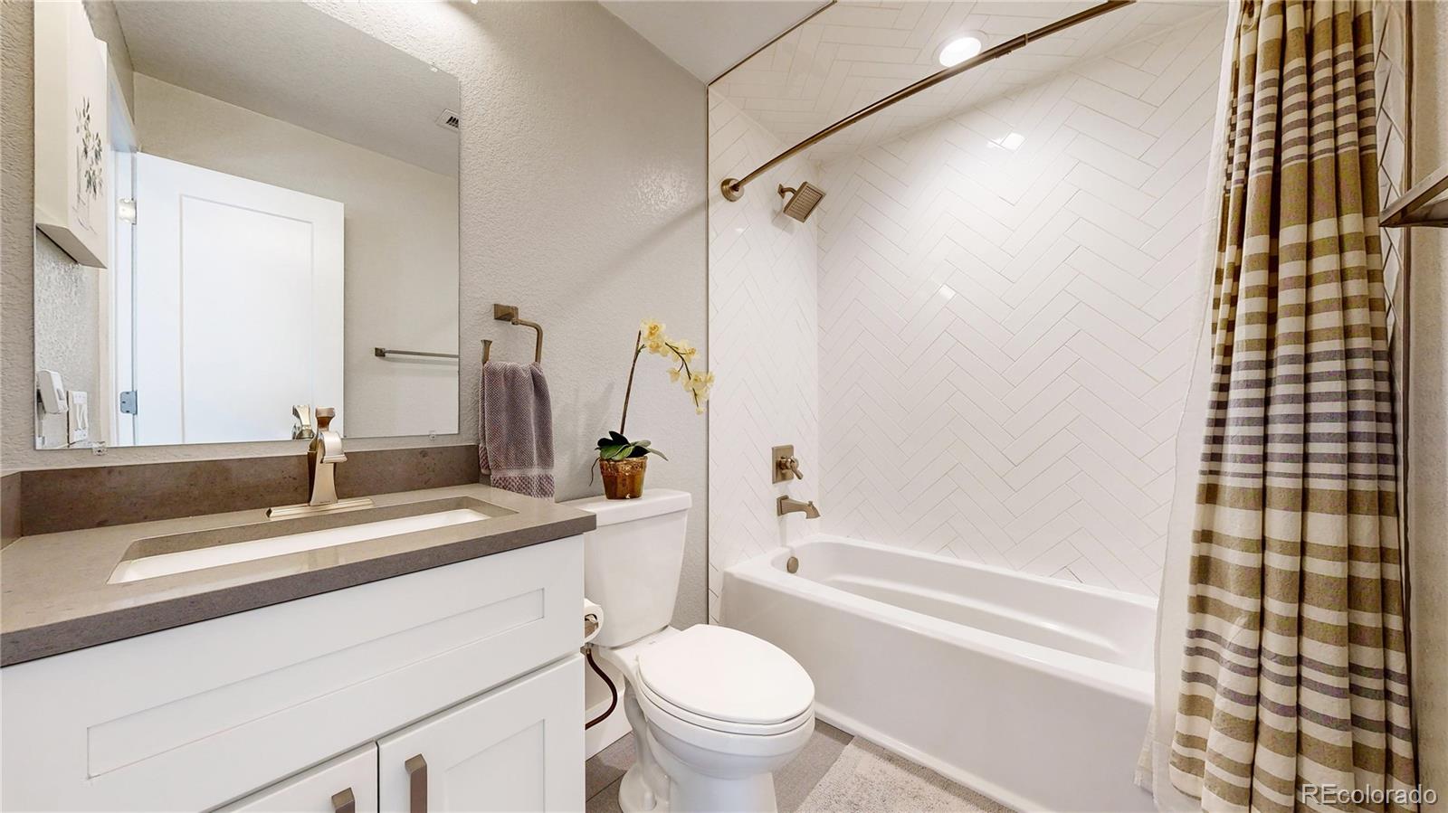 MLS Image #10 for 2551 s bellaire street,denver, Colorado