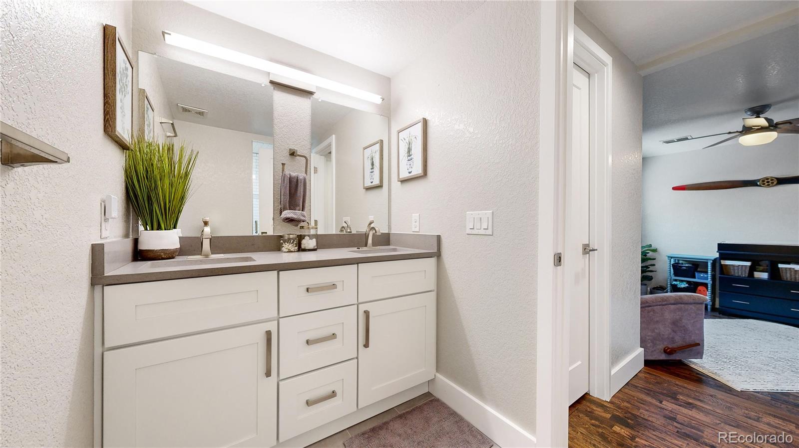 MLS Image #13 for 2551 s bellaire street,denver, Colorado