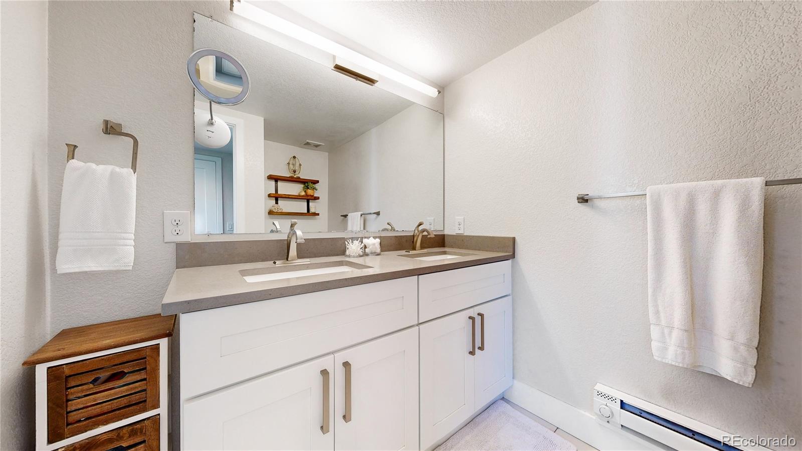 MLS Image #16 for 2551 s bellaire street,denver, Colorado