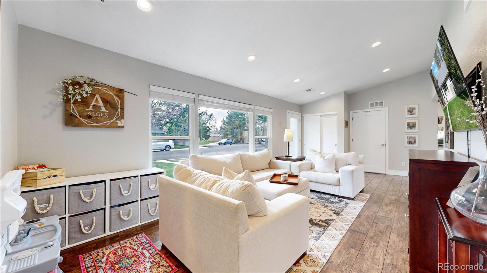 MLS Image #4 for 2551 s bellaire street,denver, Colorado