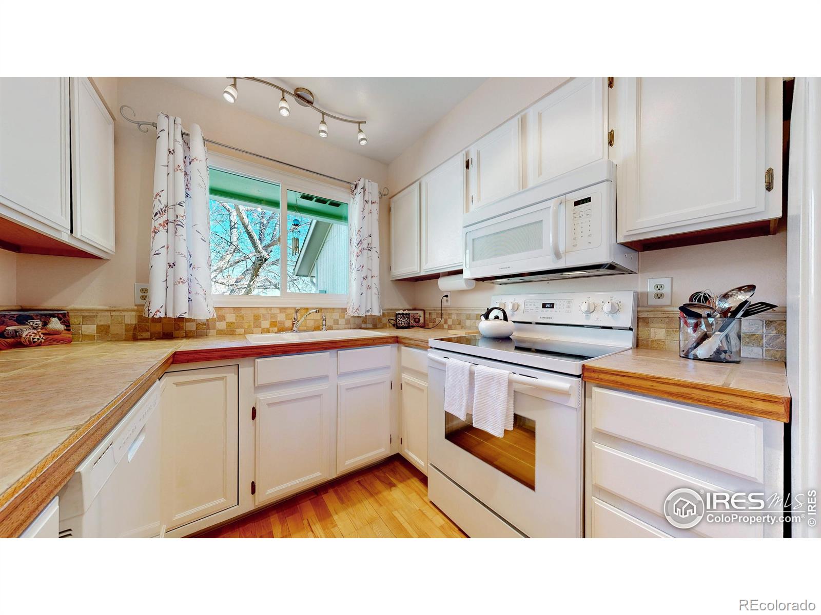 MLS Image #12 for 5413  fossil court,fort collins, Colorado