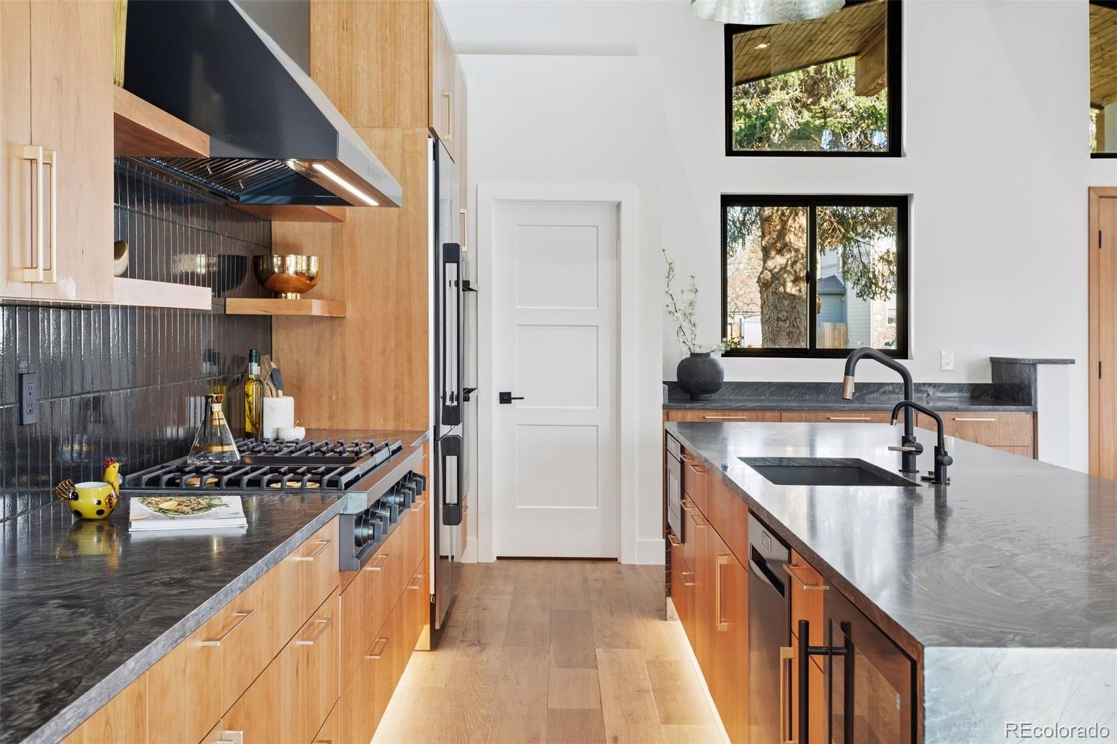 MLS Image #12 for 2895 s dexter way,denver, Colorado