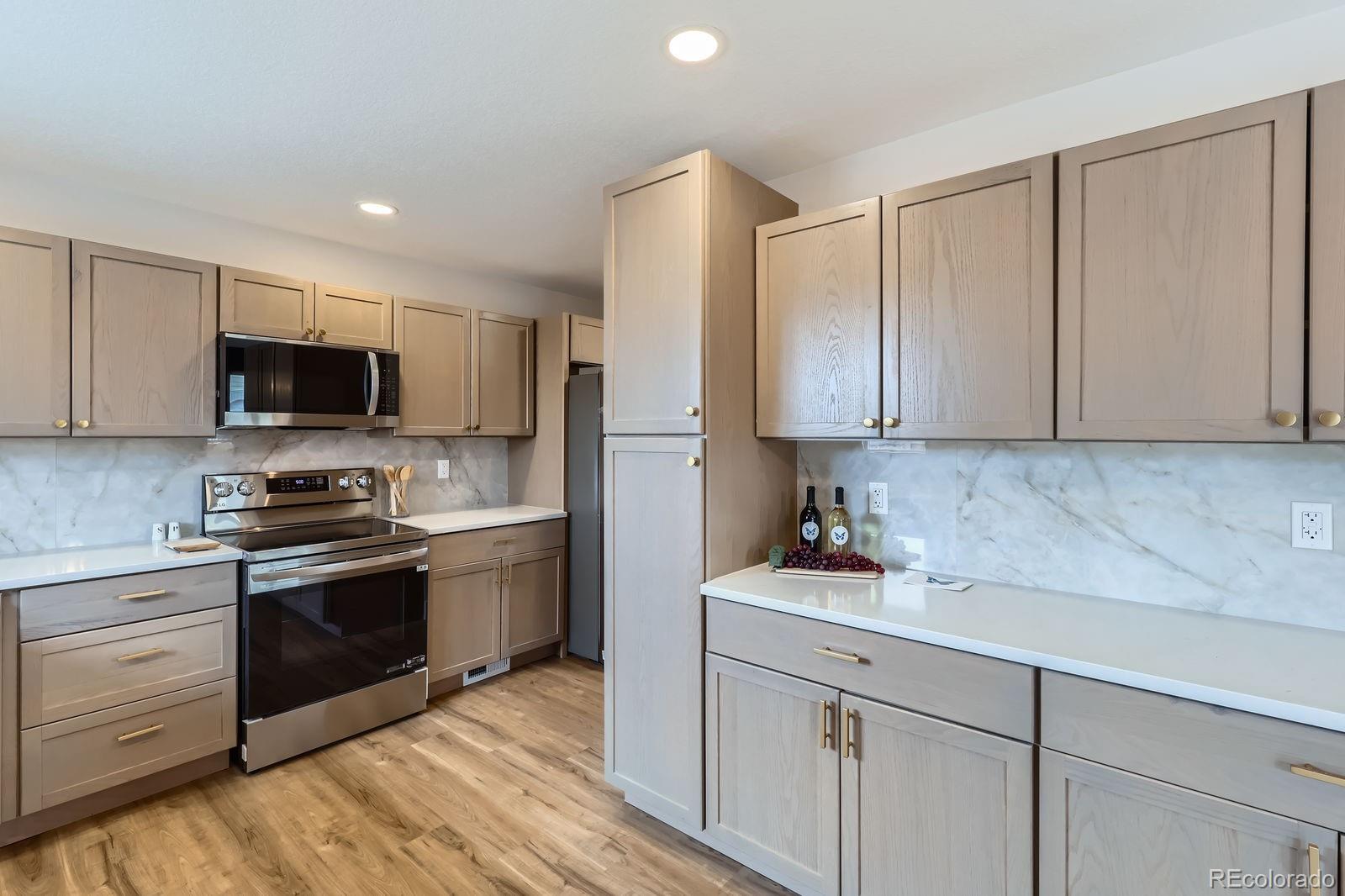 MLS Image #8 for 12932 e elgin place,denver, Colorado