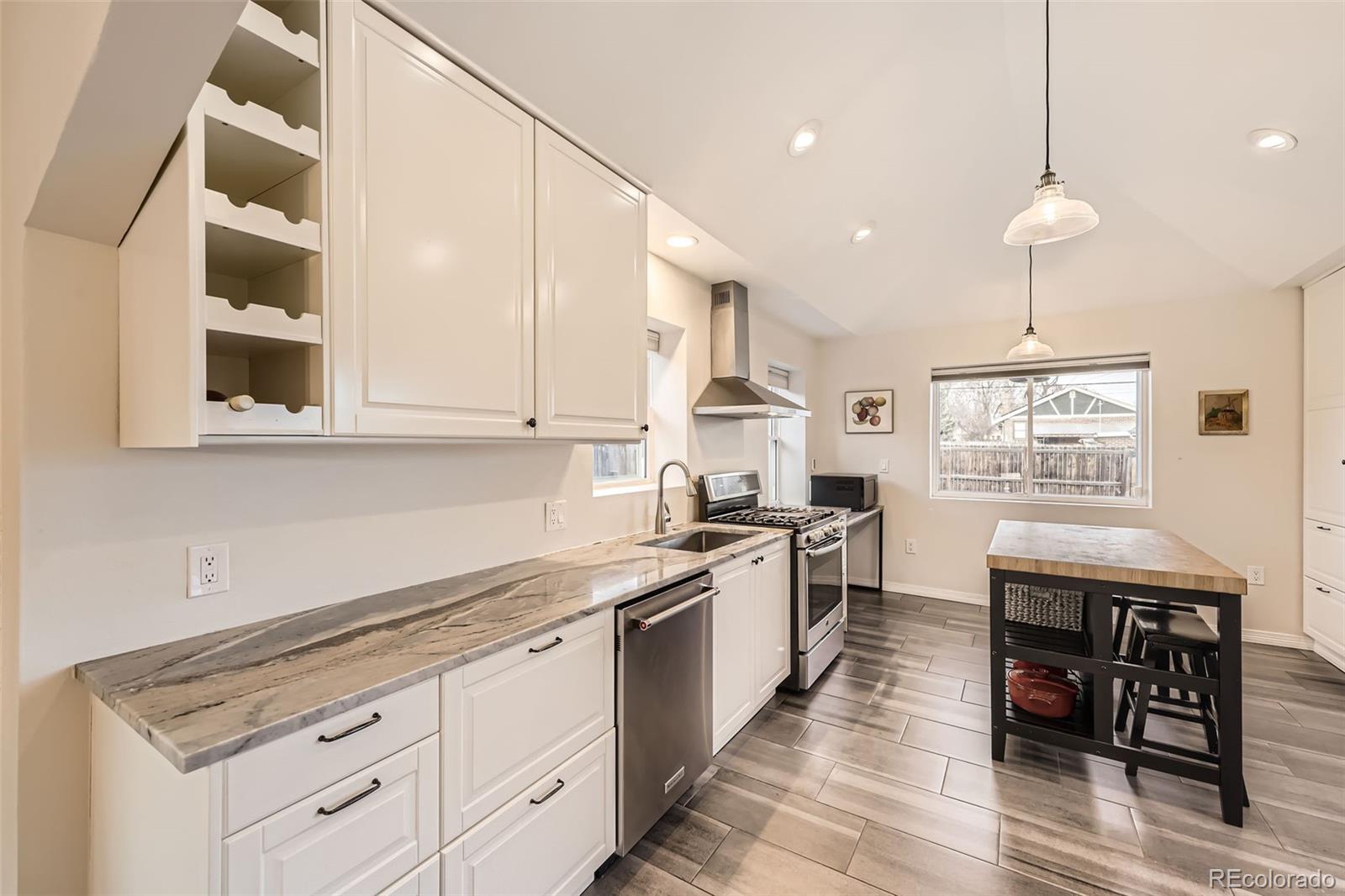 MLS Image #10 for 2555  hudson street,denver, Colorado