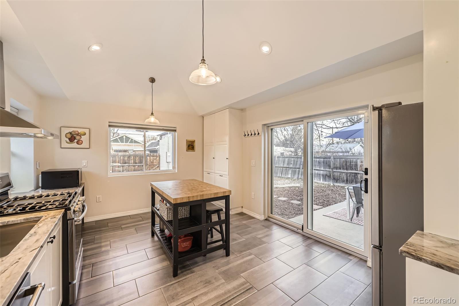 MLS Image #11 for 2555  hudson street,denver, Colorado