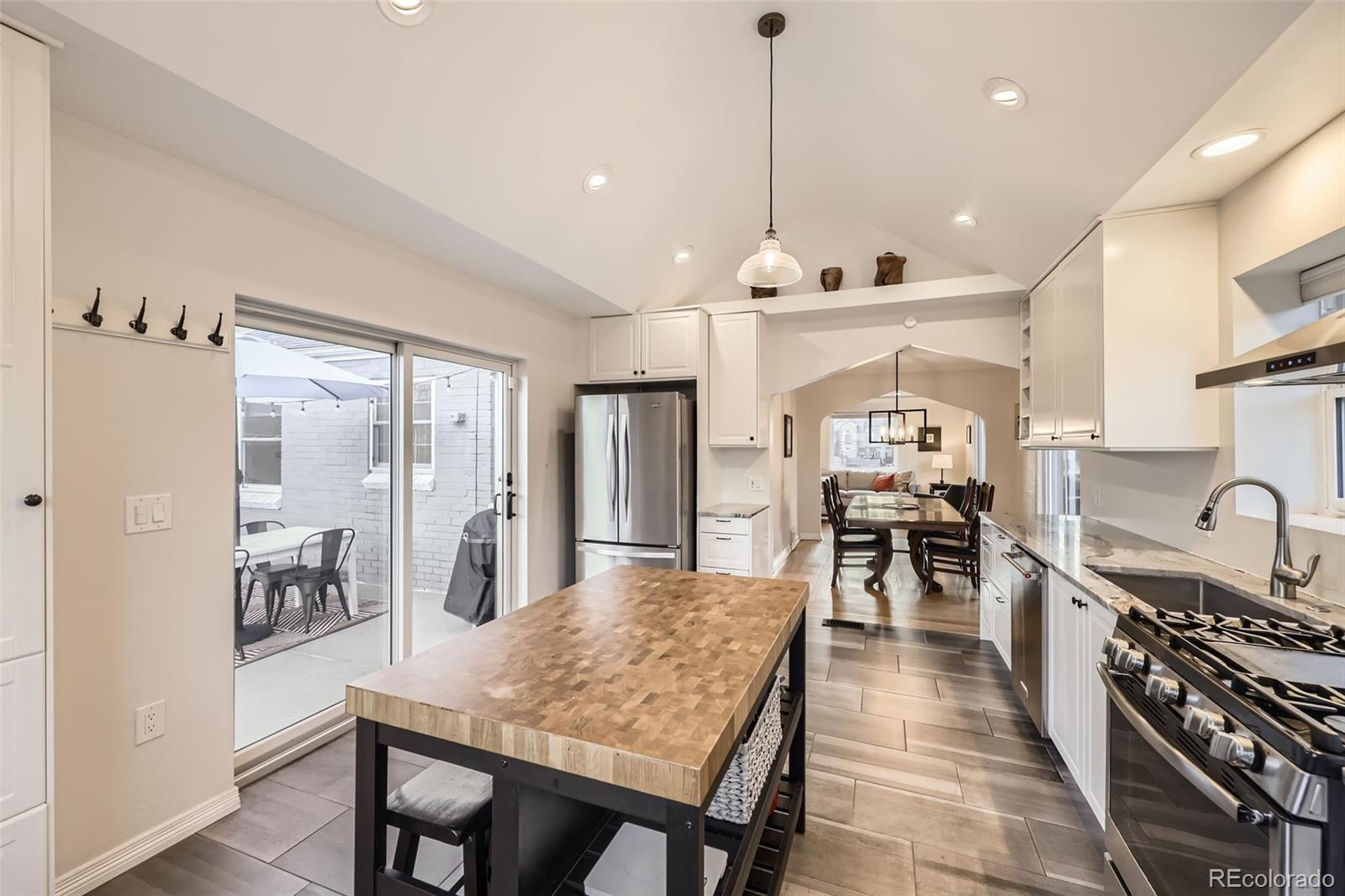MLS Image #13 for 2555  hudson street,denver, Colorado
