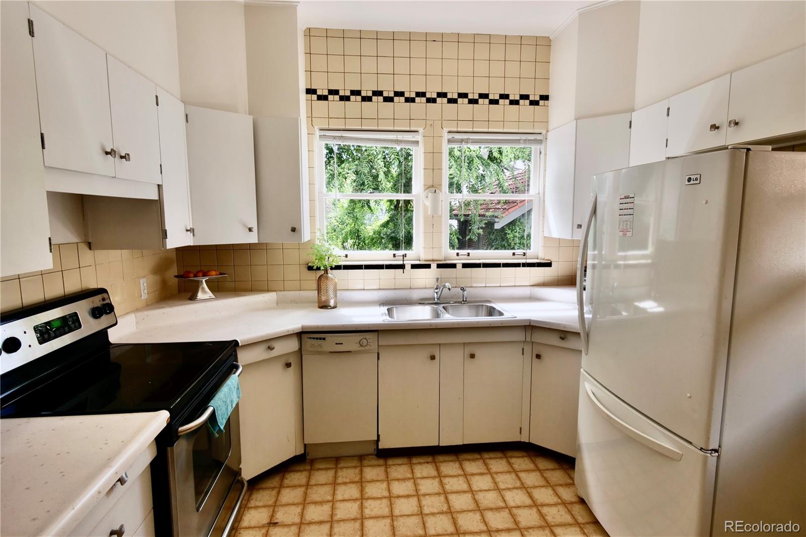 MLS Image #24 for 723  steele street,denver, Colorado