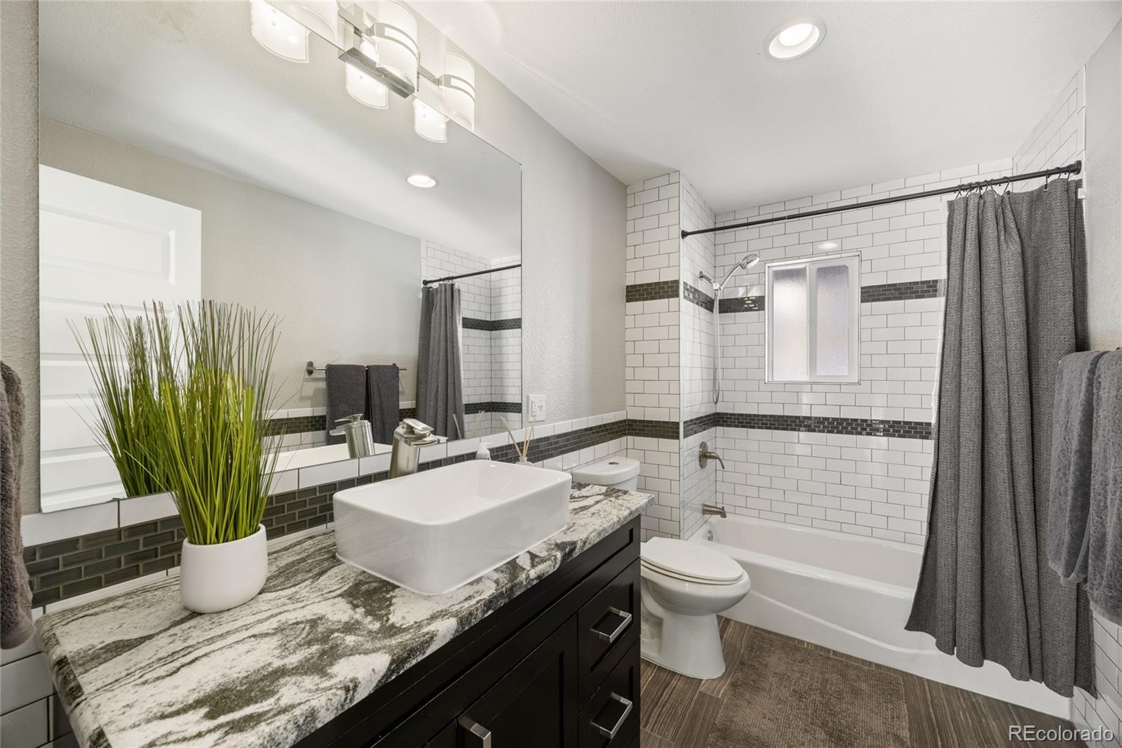 MLS Image #13 for 3964 s ivy way,denver, Colorado