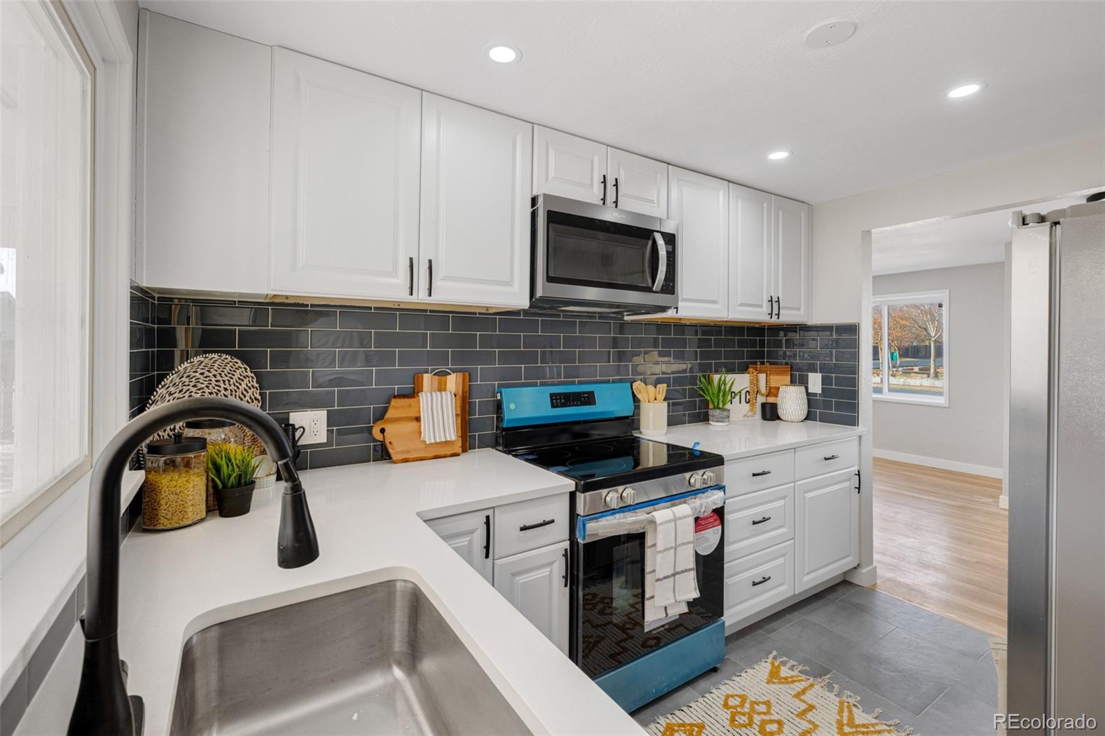 MLS Image #5 for 802  geneva street,aurora, Colorado