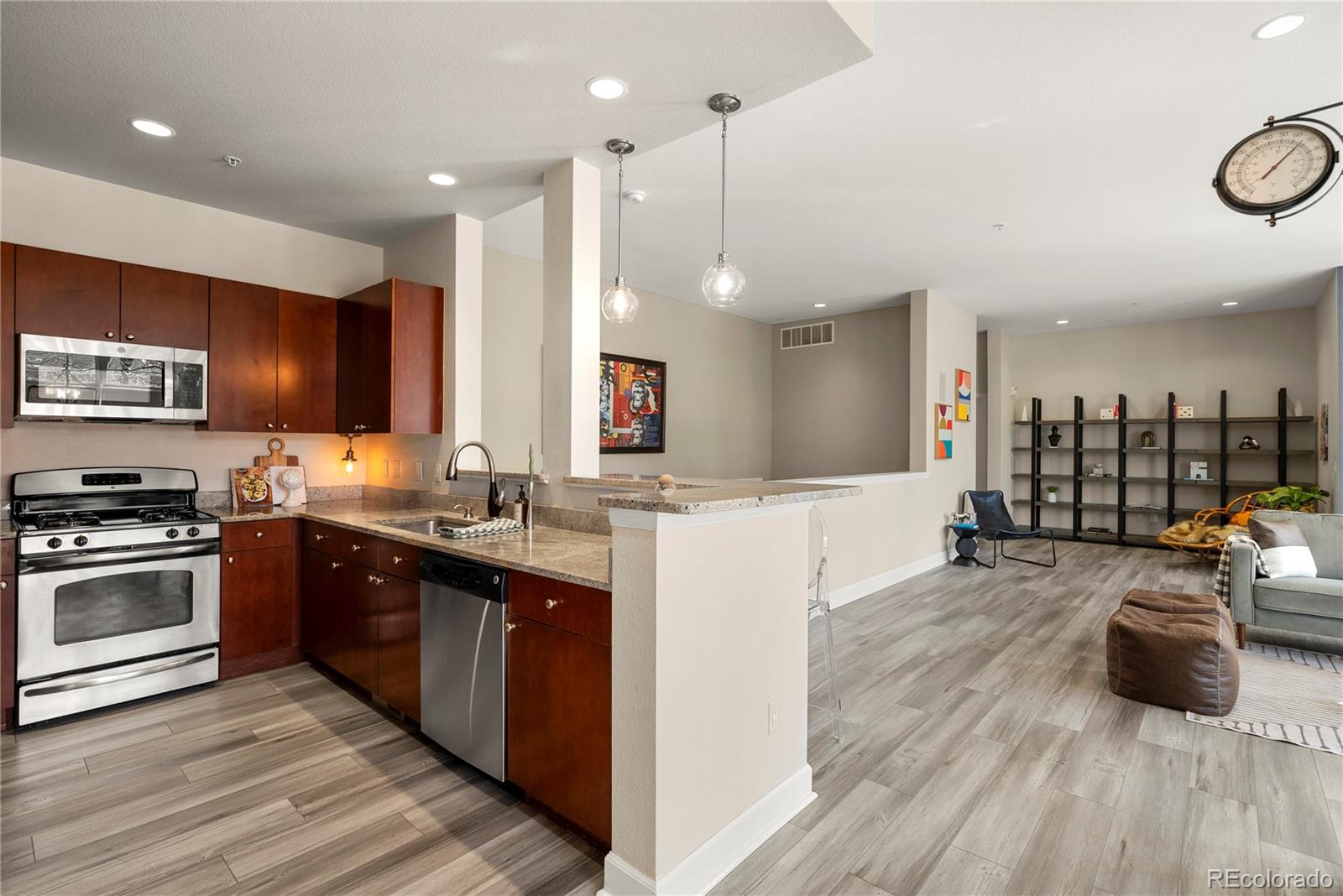 MLS Image #7 for 1674  fillmore street,denver, Colorado