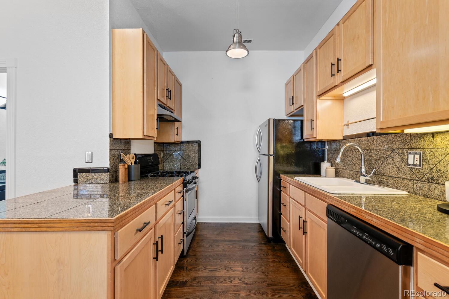 MLS Image #10 for 920  33rd street,denver, Colorado