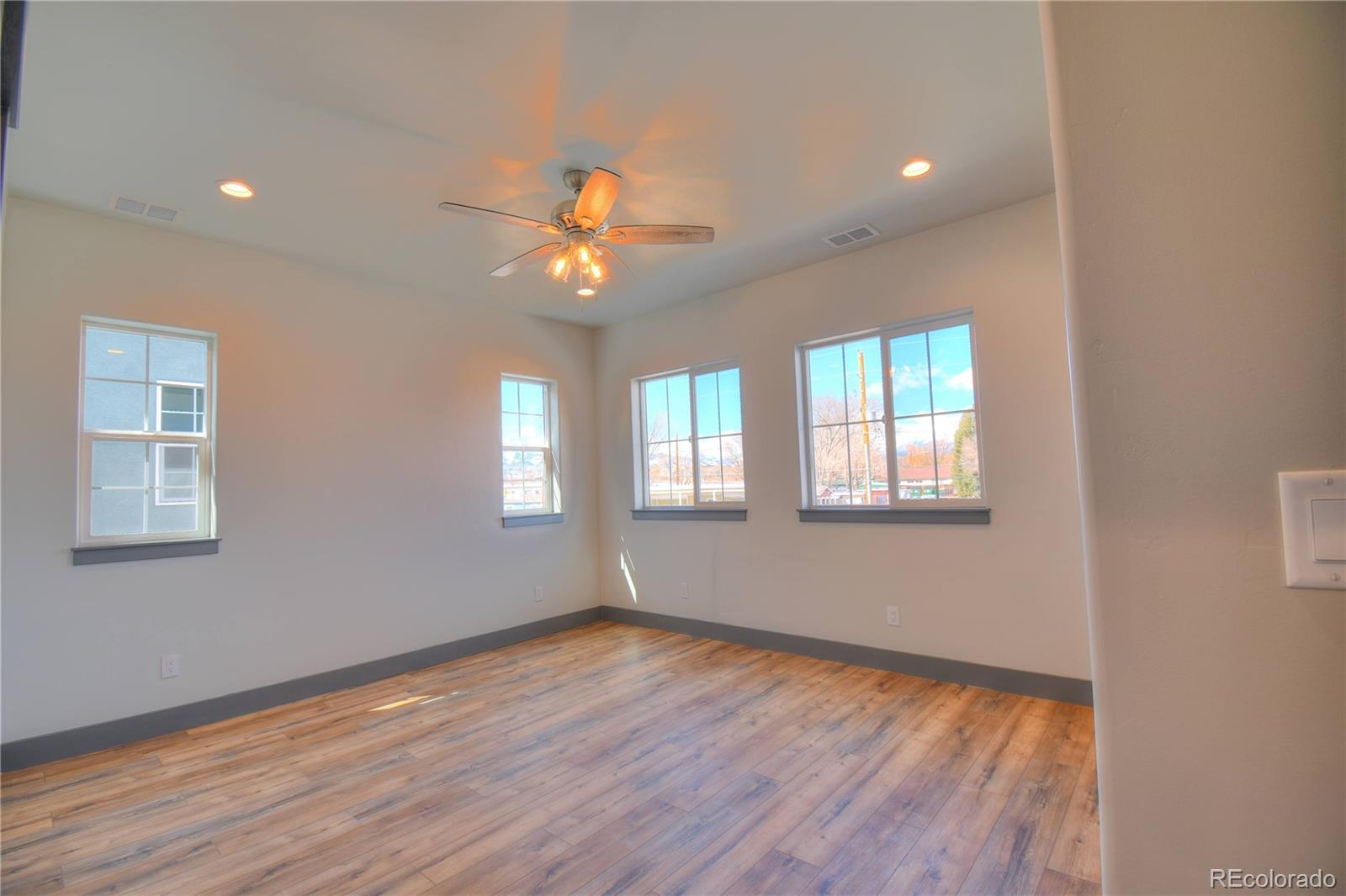 MLS Image #15 for 907  j street,salida, Colorado