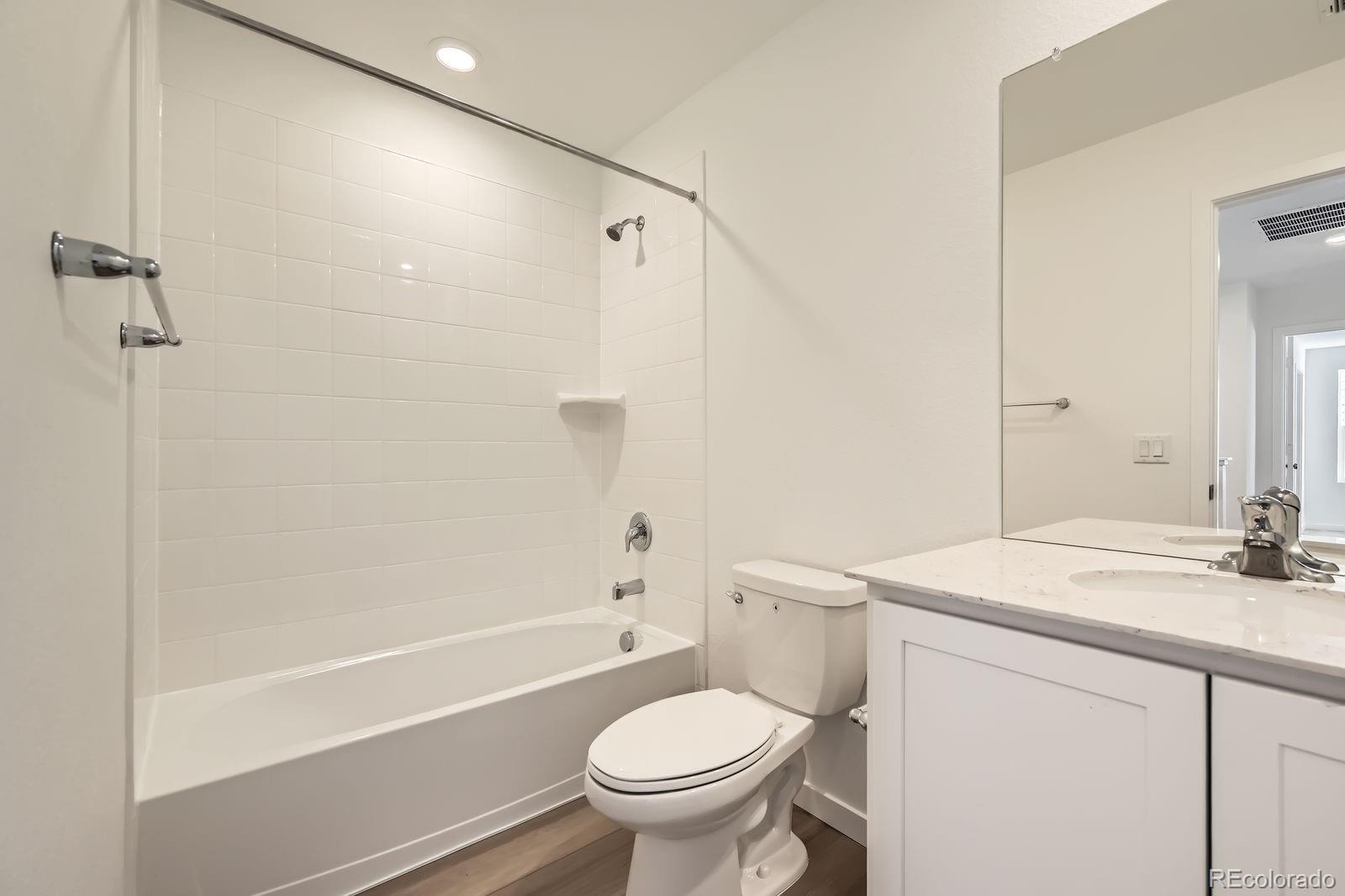 MLS Image #10 for 22037 e 39th place,aurora, Colorado
