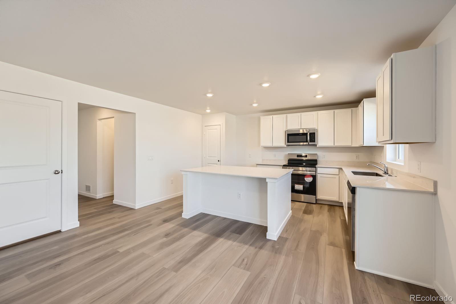MLS Image #3 for 22037 e 39th place,aurora, Colorado